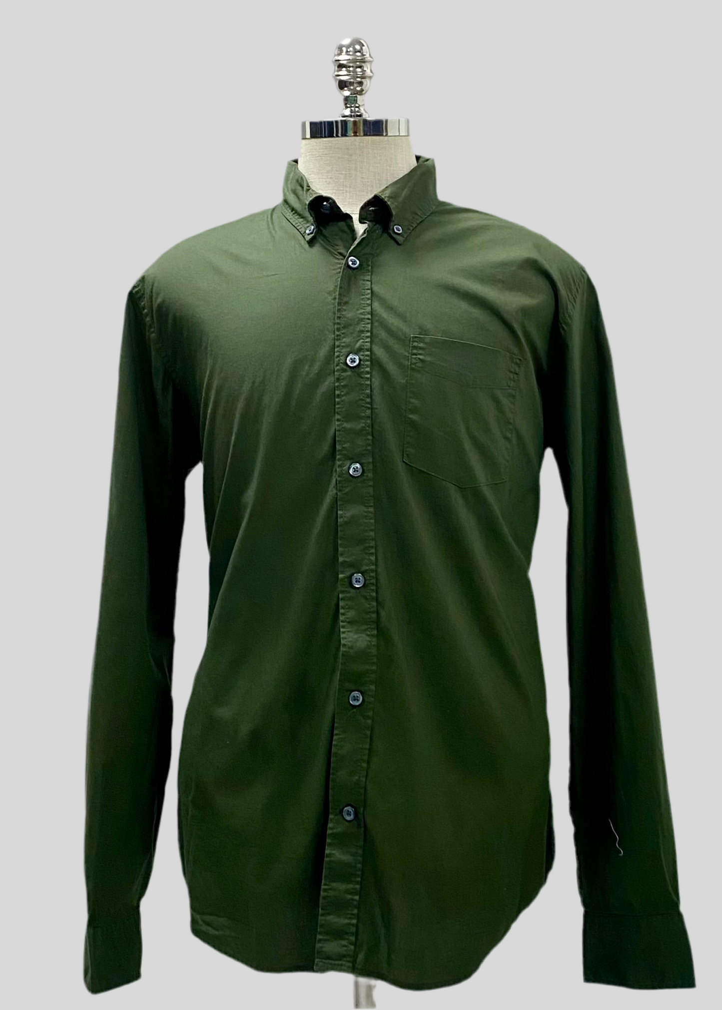 Camisa de botones GAP  color verde oliva Talla L Entalle Regular