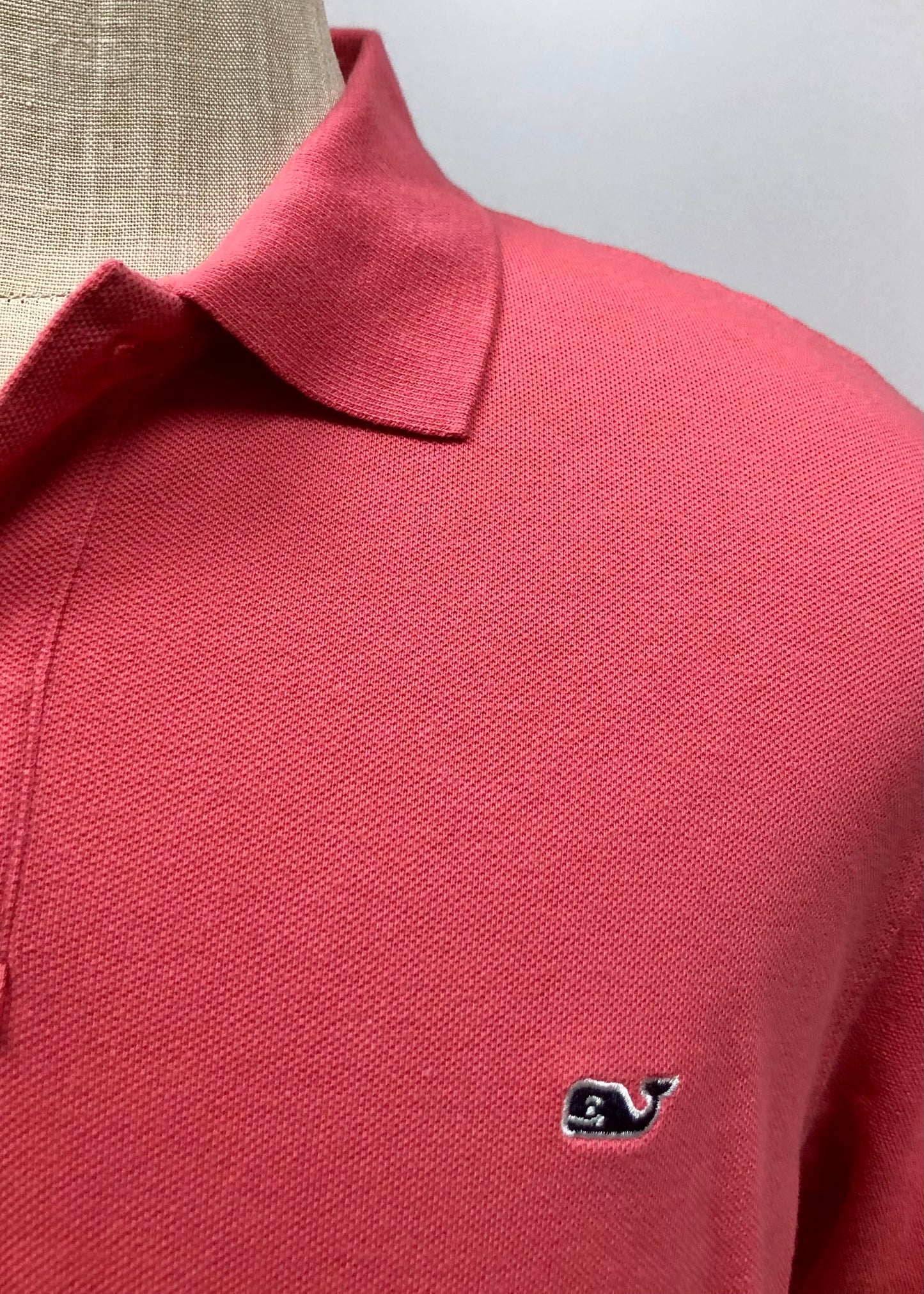 Camiseta Polo Vineyard Vines 🐳 color rosado magenta Talla L Entalle Clásico