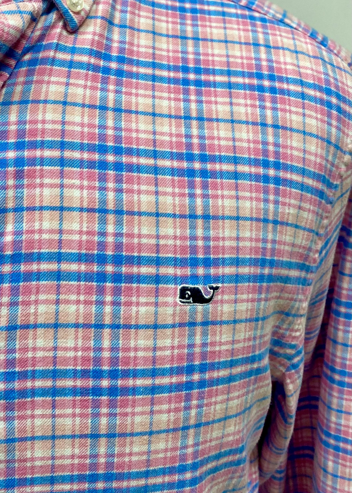 Camisa de botones Vineyard Vines 🐳 con patrón de cuadros en color rosado, azul, salmon y blanco Talla M Entalle Slim Fit