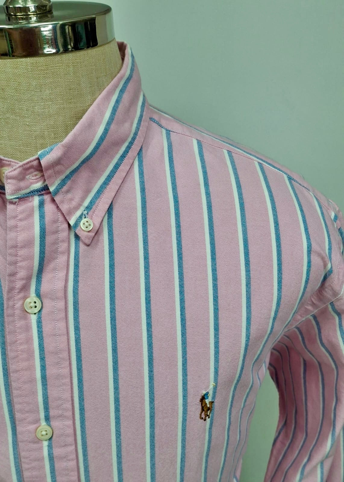 Camisa Polo Ralph Lauren 🏇🏼 Oxford color rosado con rayas en color celeste y blanco Talla XL Entalle Clásico