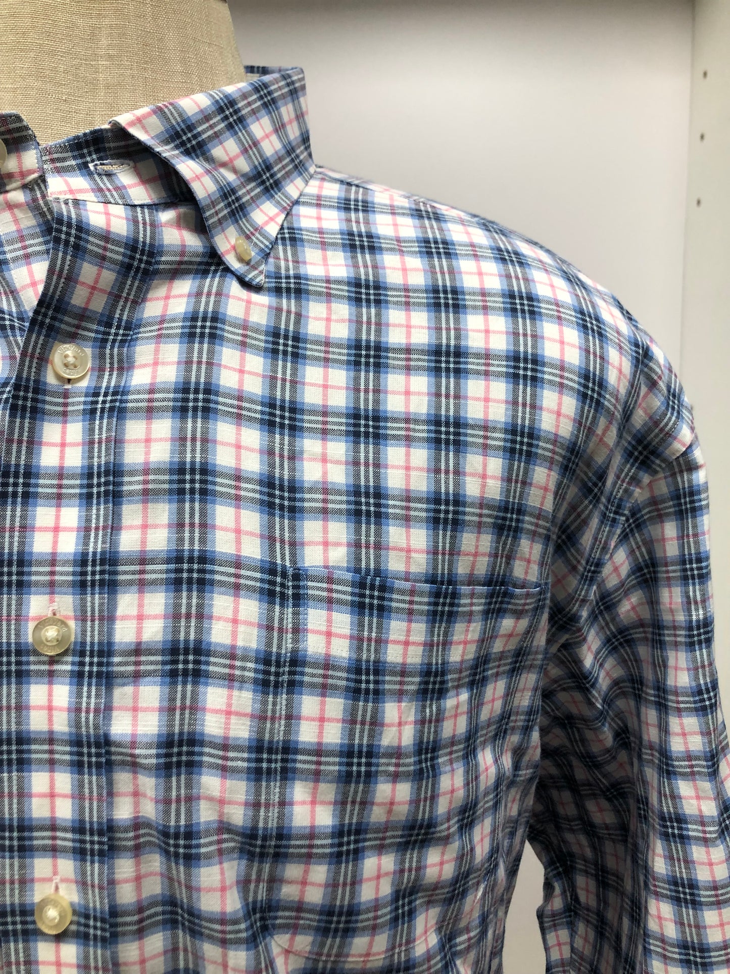 Camisa Vineyard Vines 🐳 Color blanco con de cuadros en color rojo y azul Talla XXL Entalle Regular