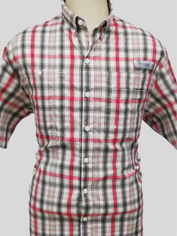 Camisa Columbia 🔹con patrón de cuadros rojo, verde oscuro y crema con Omni Shade Manga corta Talla M