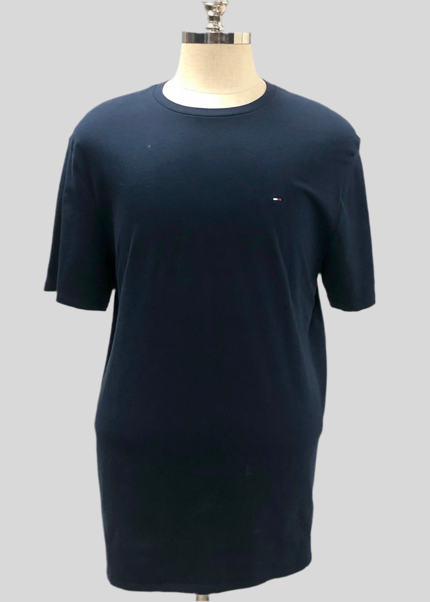 Camiseta cuello Redondo Tommy Hilfiger 🇺🇸 color azul navy Talla XL Entalle Regular (ver descripción)
