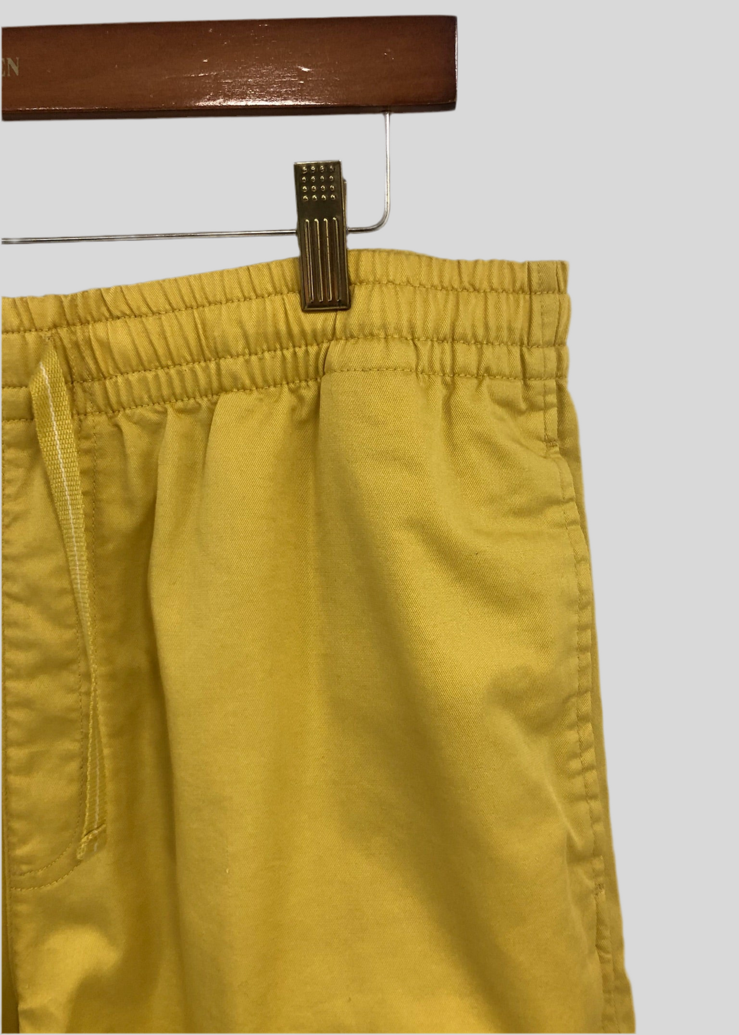 Short Casual Uniqlo 🇯🇵 color mostaza talla L