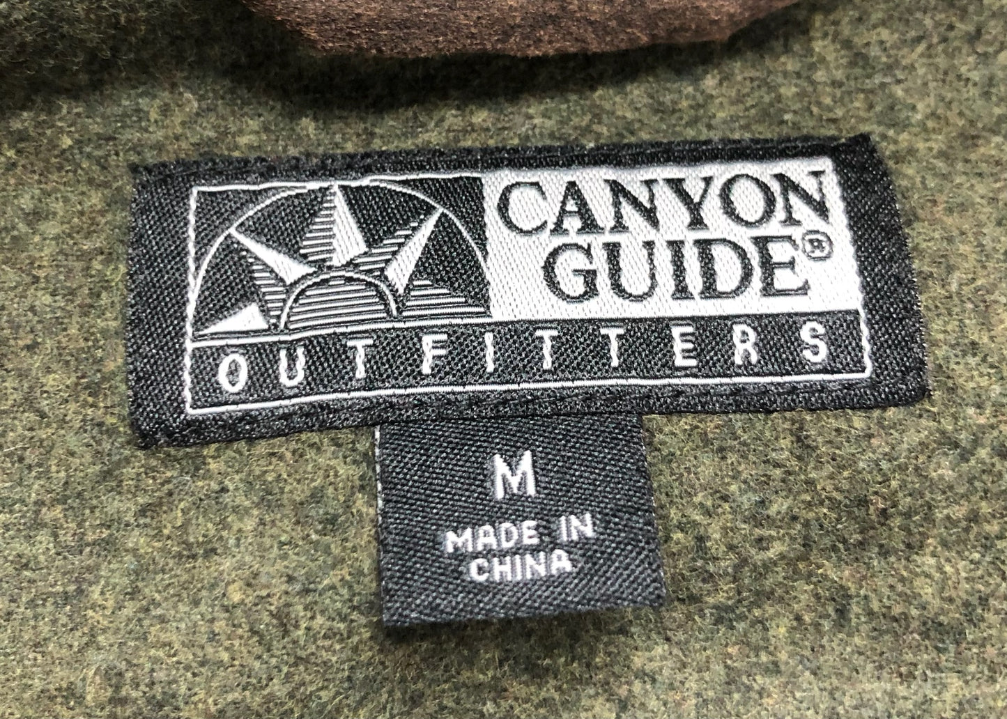 Camisa de botones Canyon Guide ⛰️ de cuadros tartán en color verde oliva, azul y blanco Talla M Entalle Regular