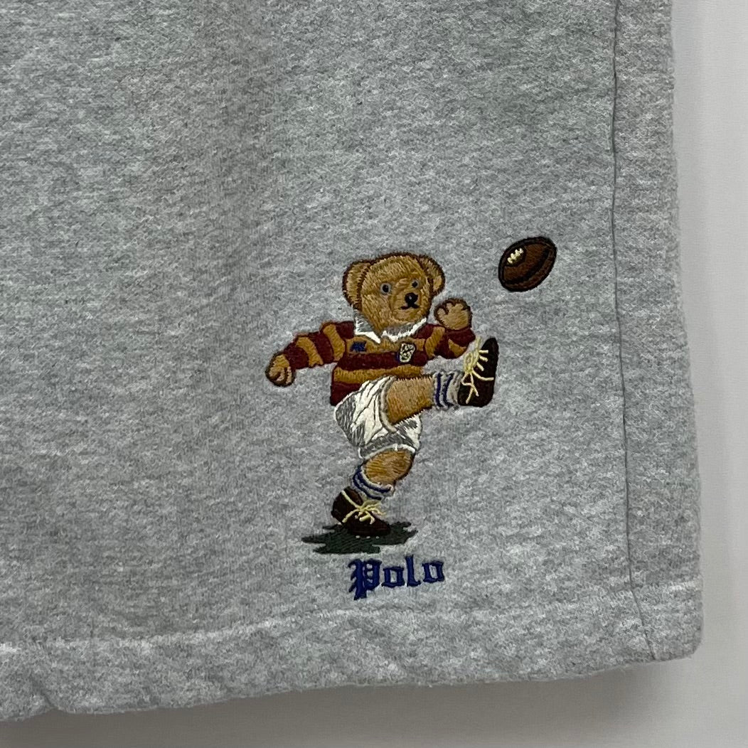 Short Lounge Polo Ralph Lauren 🏇🏼 color gris claro con diseño de Rugby Polo Bear Talla L