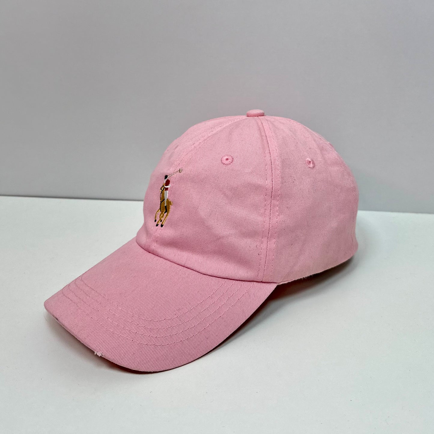 Gorra Polo Ralph Lauren 🏇🏼 color rosado y logo tradicional multicolor