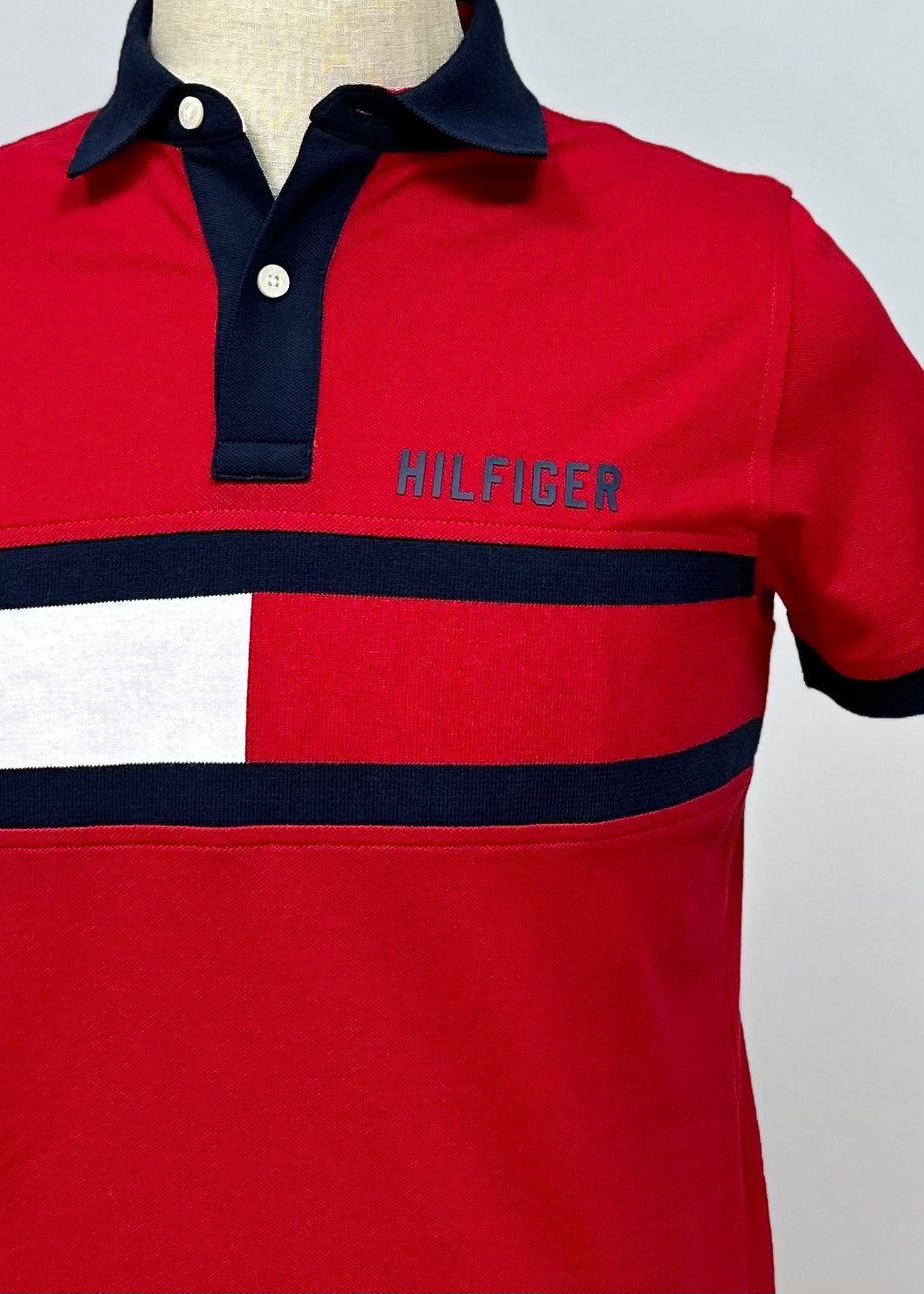 Camiseta Polo Tommy Hilfiger 🇺🇸 color rojo con diseño de logo Talla S Entalle Slim Fit