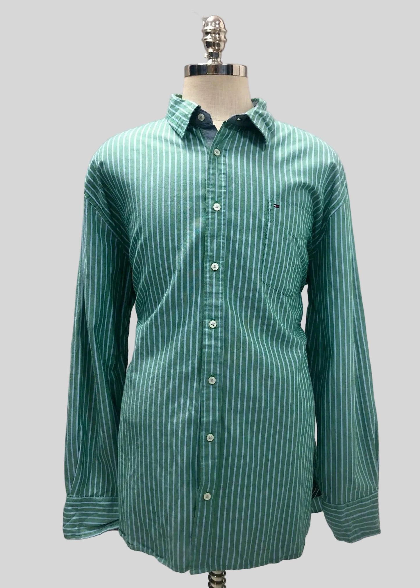 Camisa de botones Tommy Hilfiger 🇺🇸 Oxford de rayas en color verde y celeste Talla XXL Entalle Regular