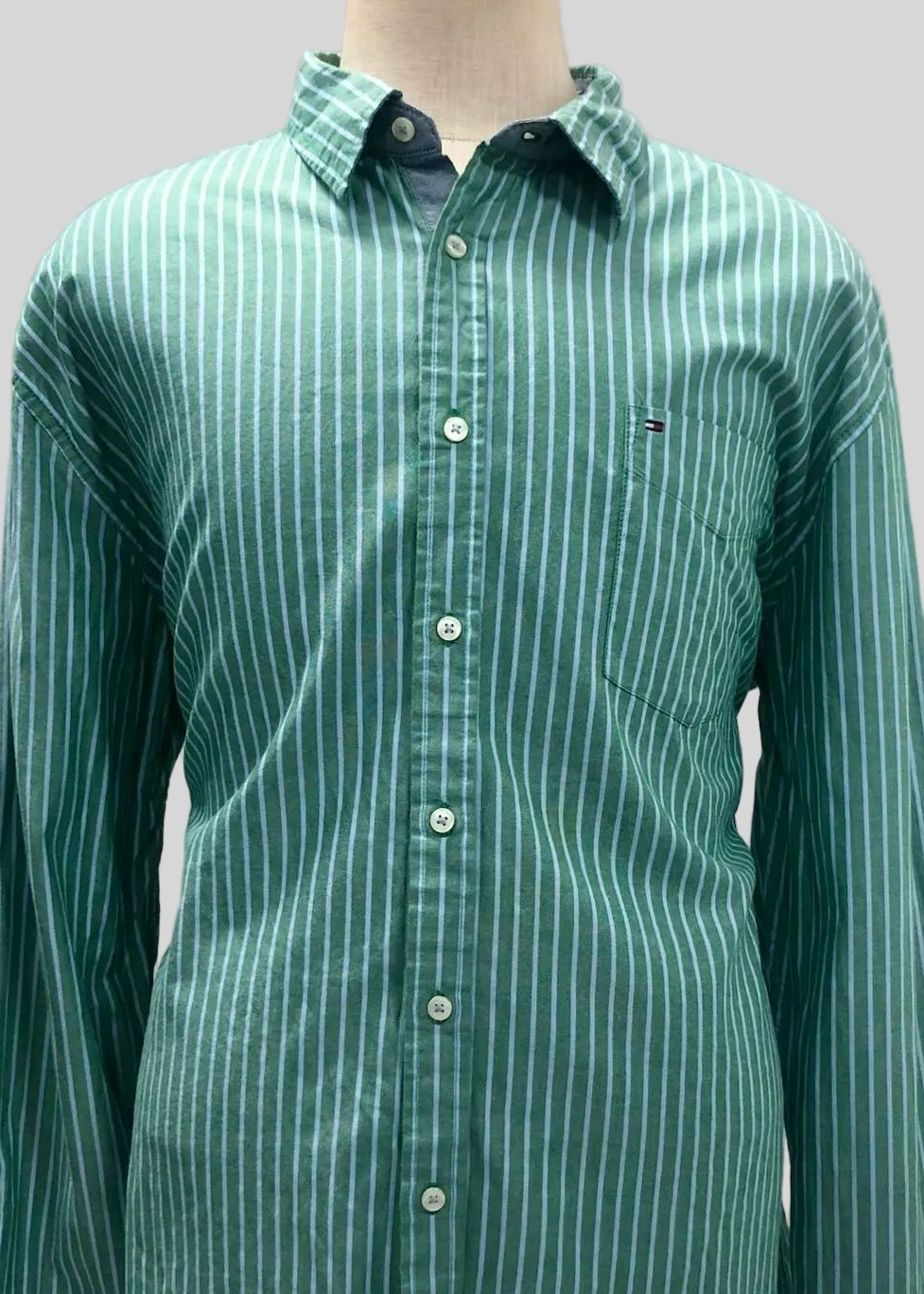 Camisa de botones Tommy Hilfiger 🇺🇸 Oxford de rayas en color verde y celeste Talla XXL Entalle Regular