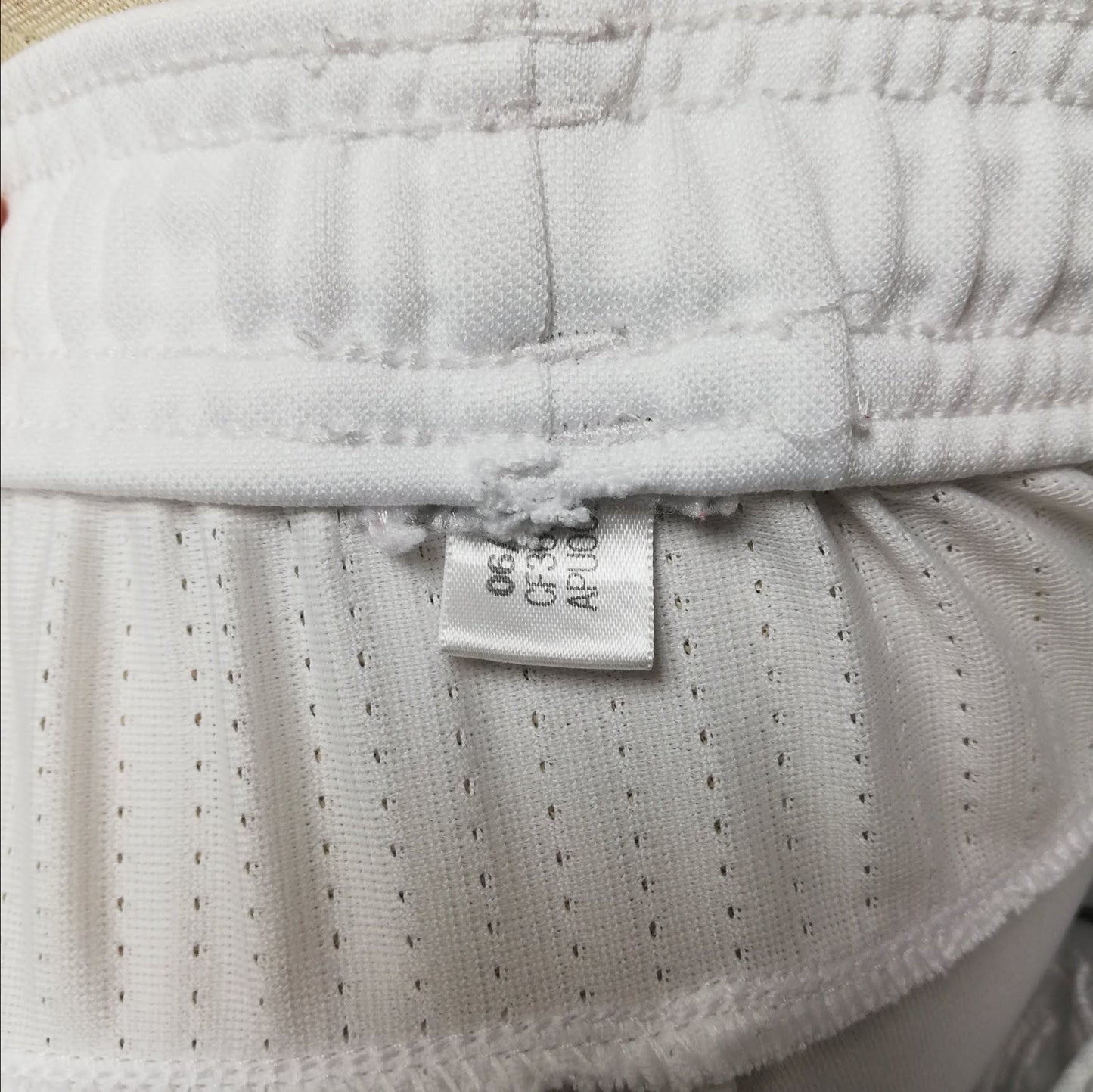 Pantalon Jogger marca Adidas 🏃🏻‍♂️ en color blanco con lineas laterales en negro Talla S