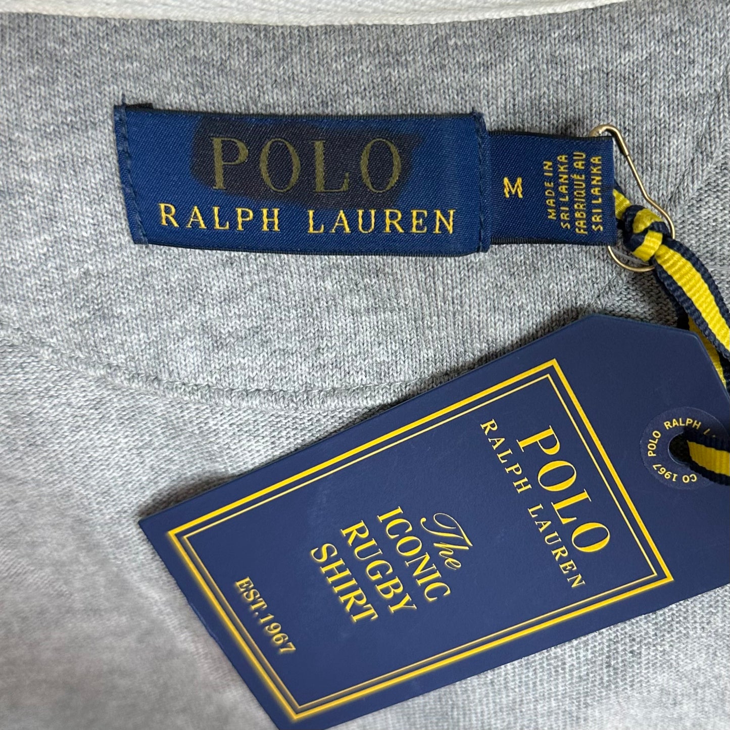 Camiseta Polo Ralph Lauren 🏇🏼 edición especial de Rugby en color gris y blanco Talla M Entalle Regular