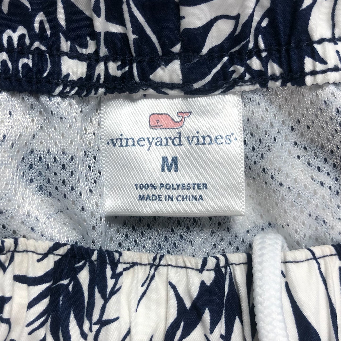 Short de baño Vineyard Vines 🐳 con diseño de palmeras en color azul Navy y blanco talla M (ver descripción)