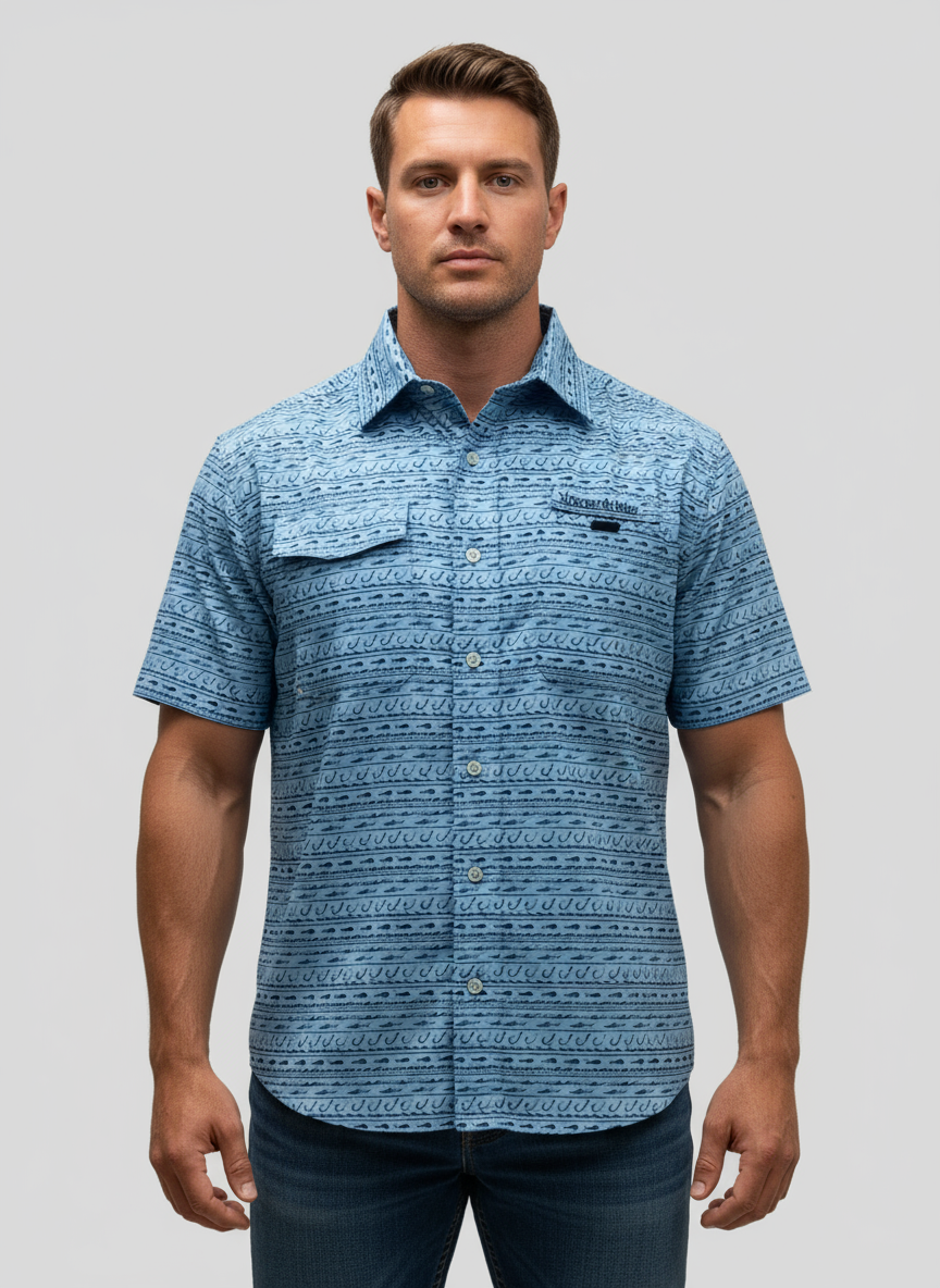 Camisa Vineyard Vines 🐳 Modelo Harbor Color celeste con diseño de pesca en color azul Talla M Entalle regular