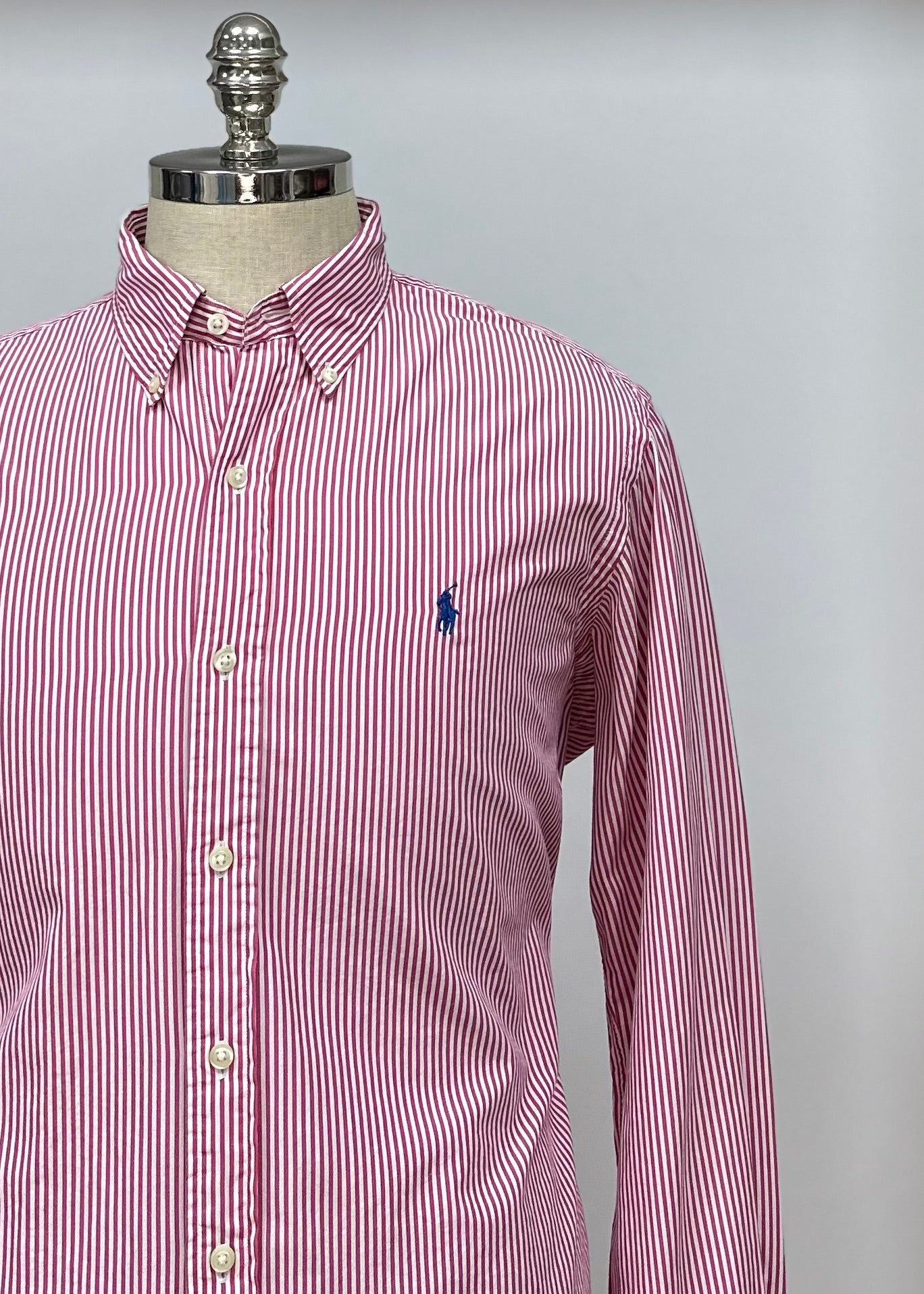 Camisa Polo Ralph Lauren 🏇🏼 con patron de rayas en color rosado y blanco Talla M Entalle Regular