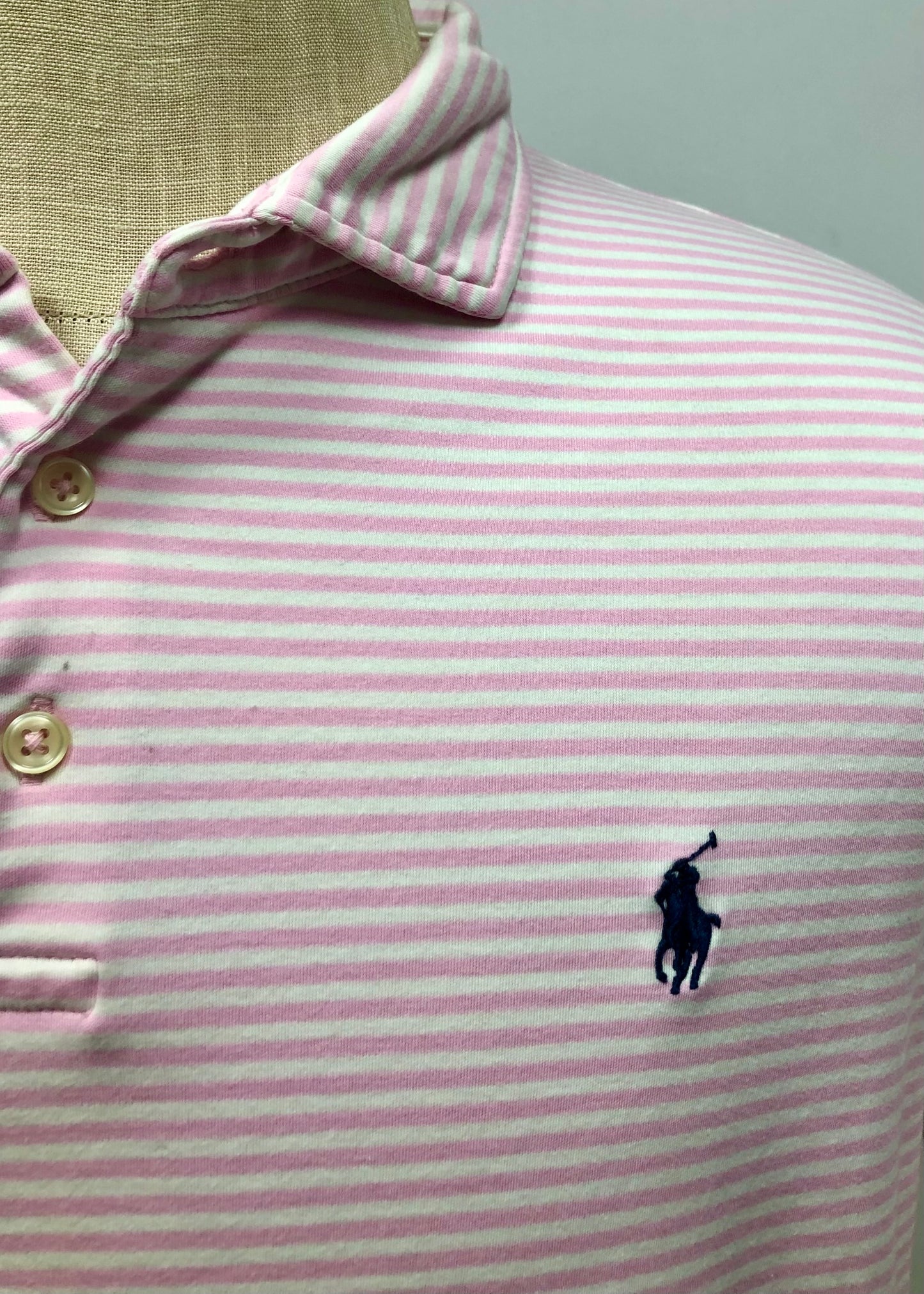 Camiseta Polo Ralph Lauren 🏇🏼 De rayas en color rosado y blanco Talla XL Entalle Regular (ver descripción)