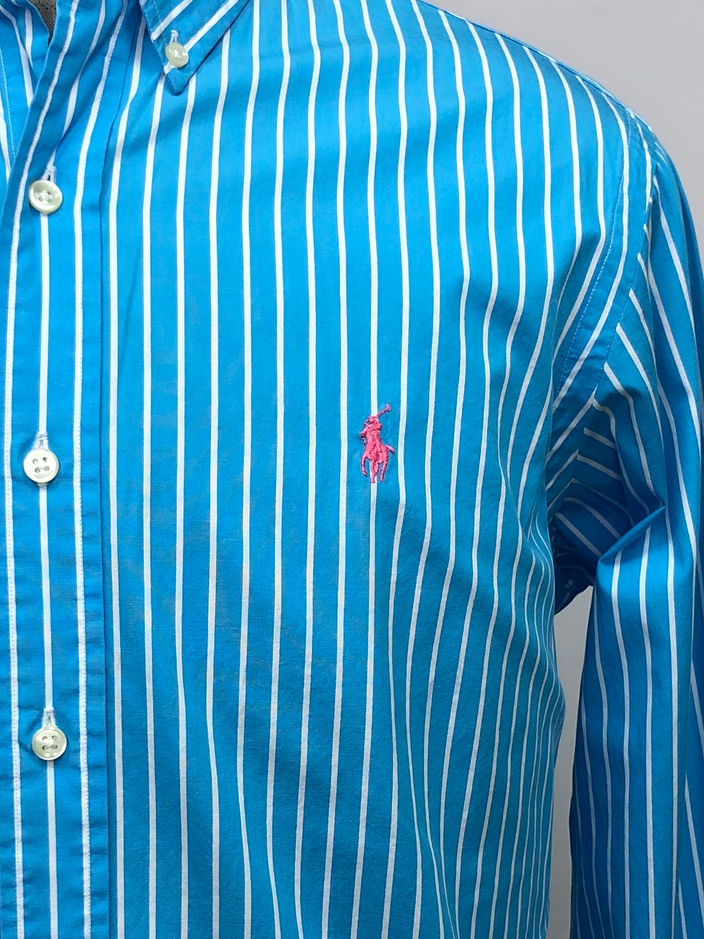 Camisa Polo Ralph Lauren 🏇🏼 Color turquesa con patron de rayas en color blanco Talla L Entalle Regular