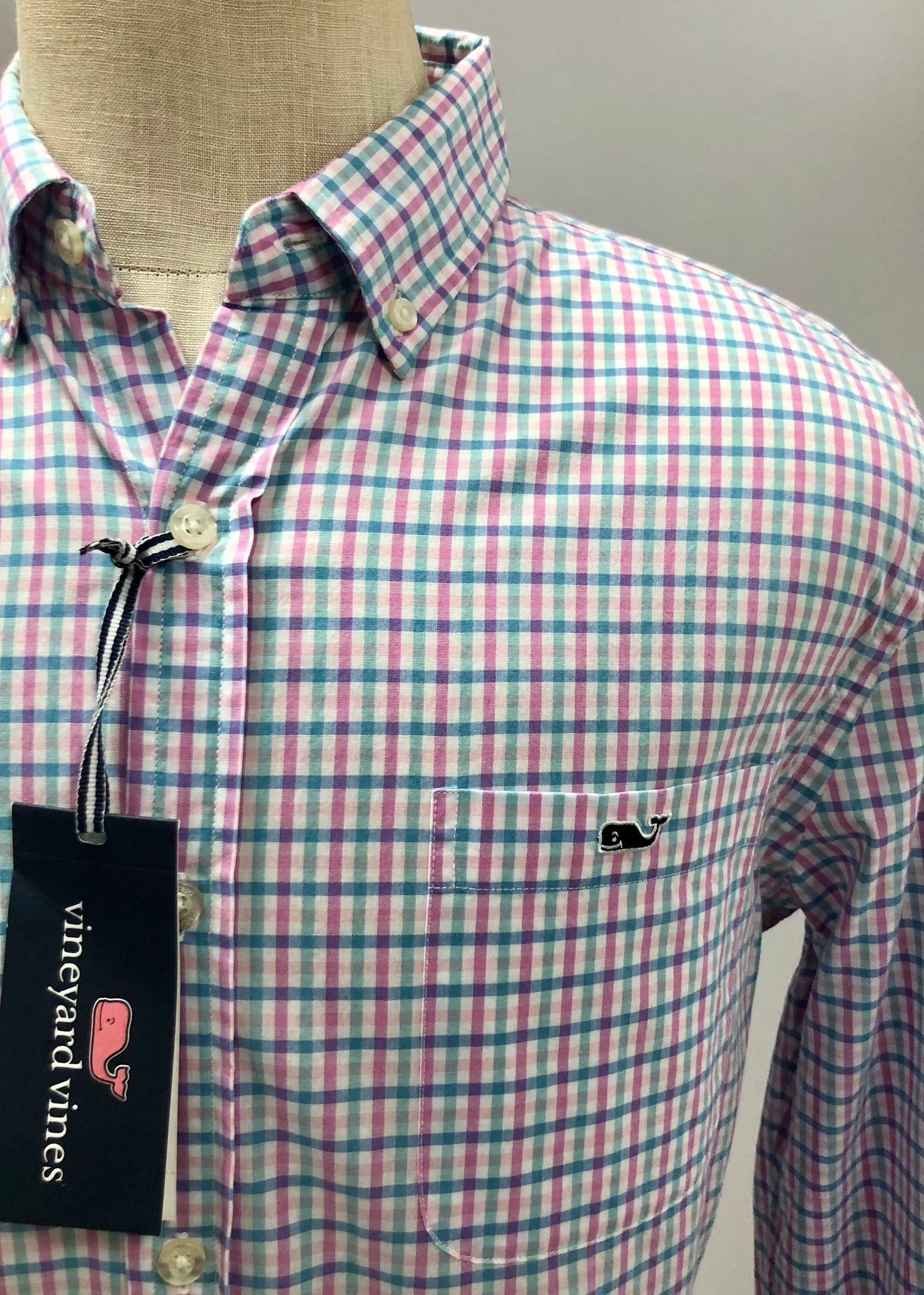 Camisa Vineyard Vines 🐳 color blanco de cuadros en color rosado, verde y azul Talla M Entalle Slim Fit (ver descripción)