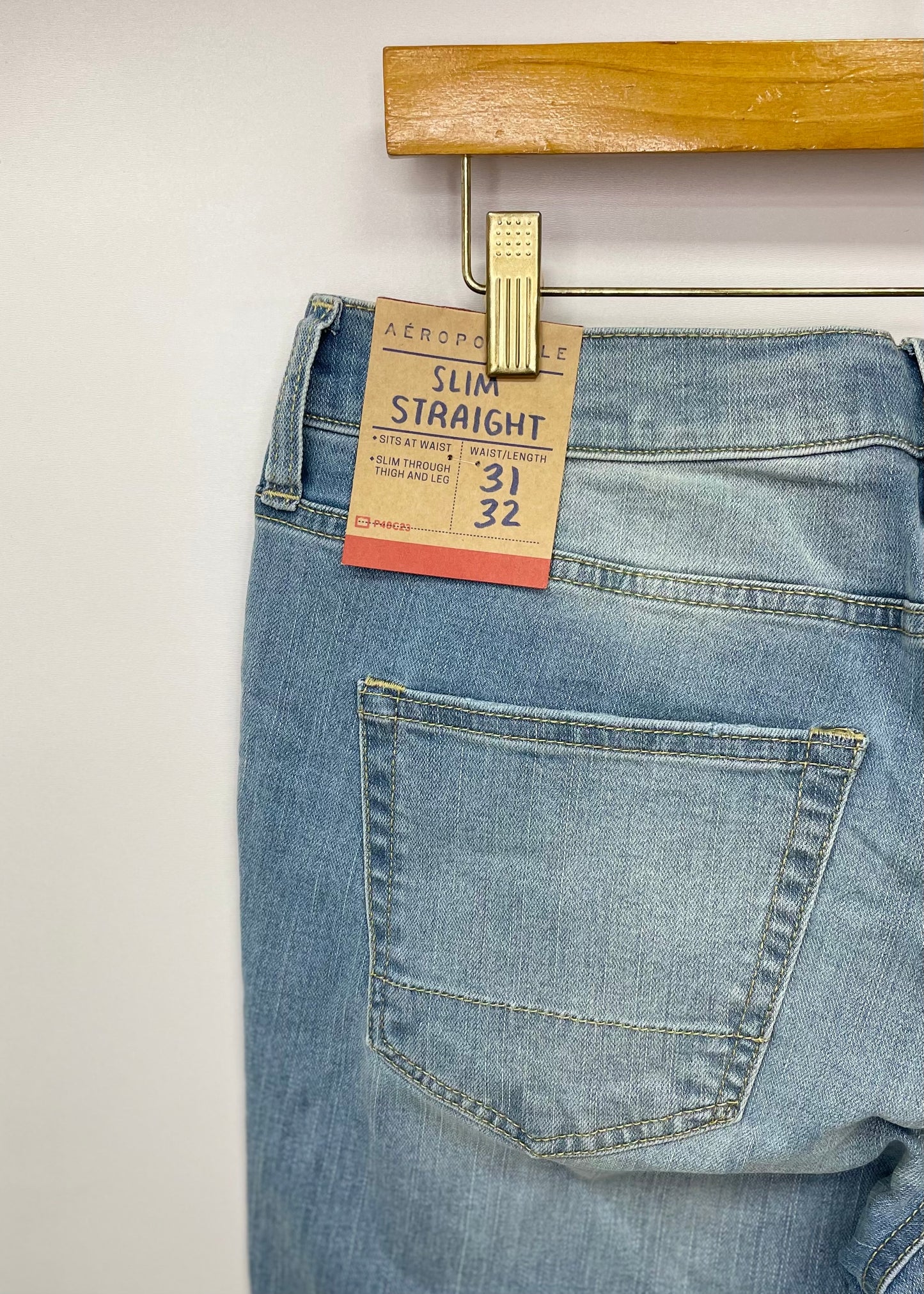 Pantalón jeans color azul claro Aeropostale Talla 31x32 Corte Slim Straight Fit