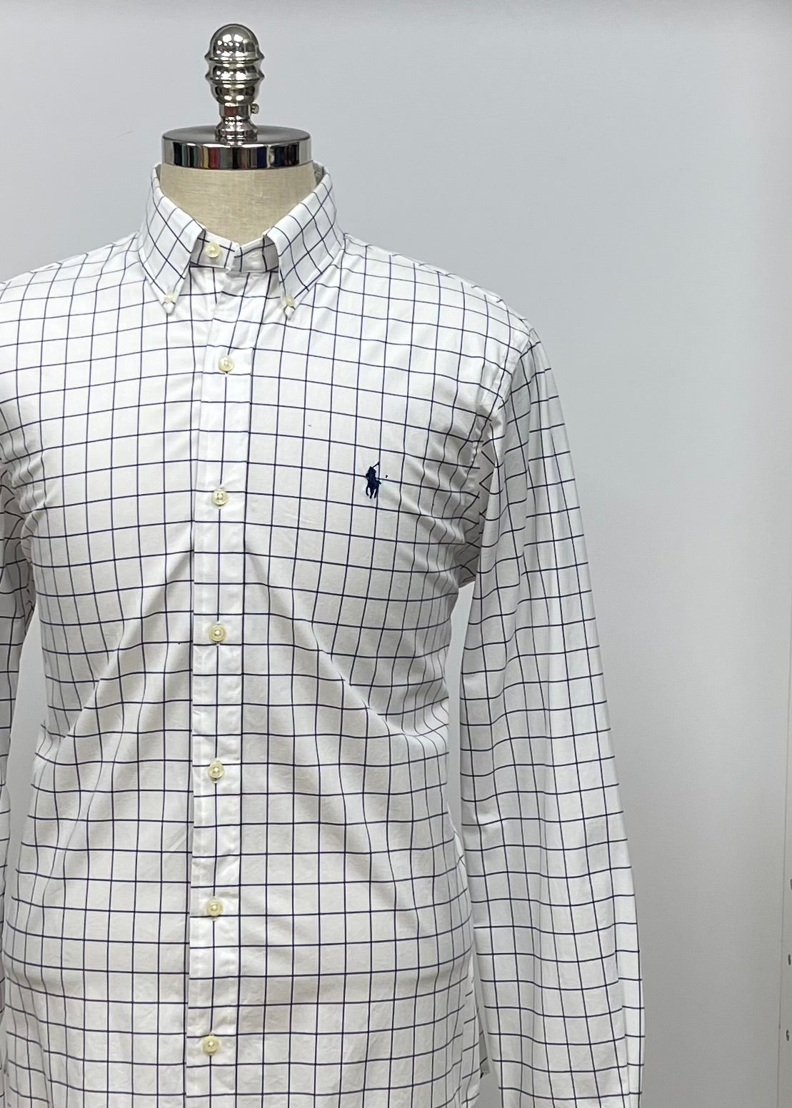 Camisa Polo Ralph Lauren 🏇🏼 color blanco con patron de cuadros en color azul y rosado Talla L Entalle Regular