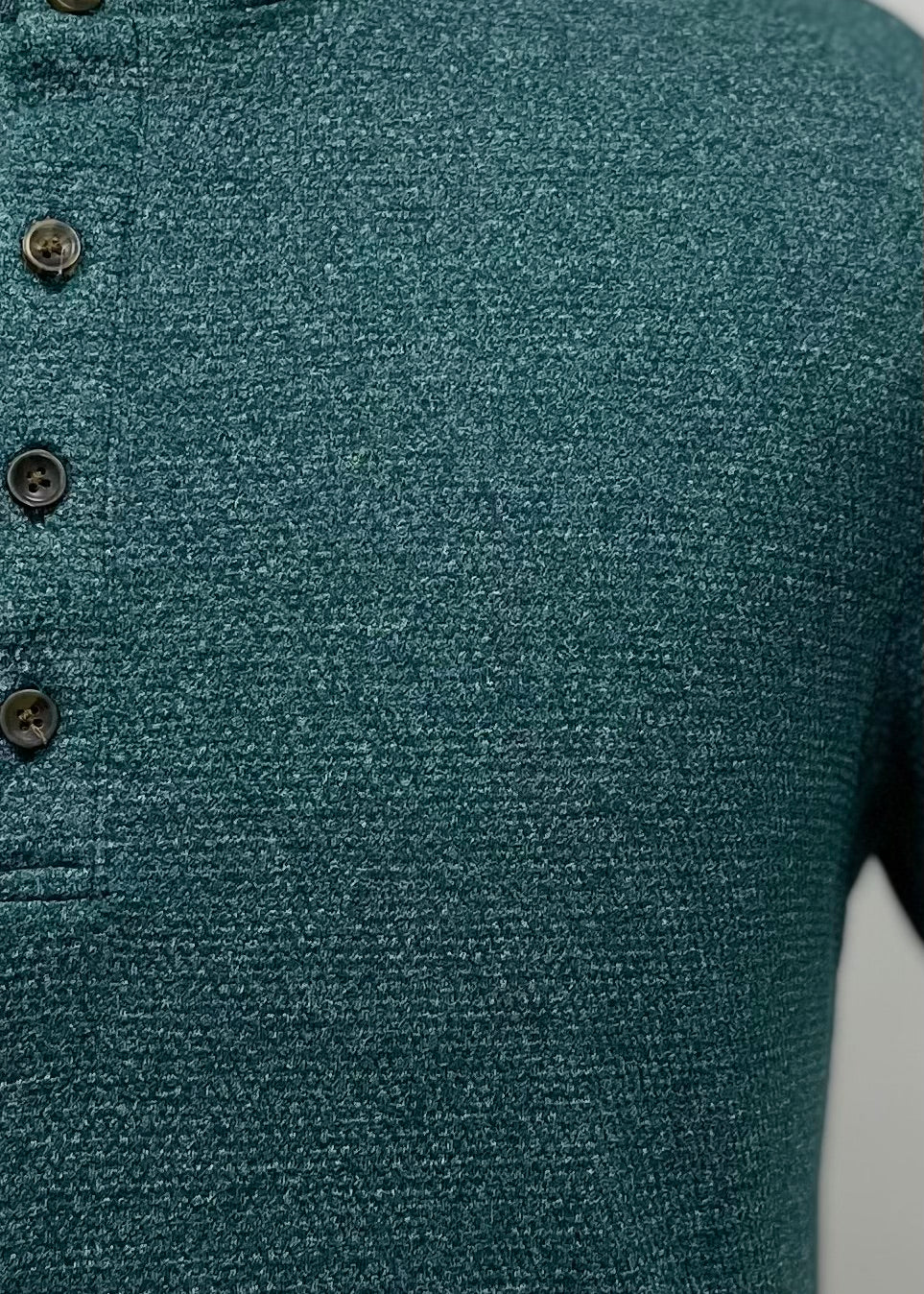 Camiseta Henley con botones marca On the byas 🇺🇸 color verde oscuro Talla M