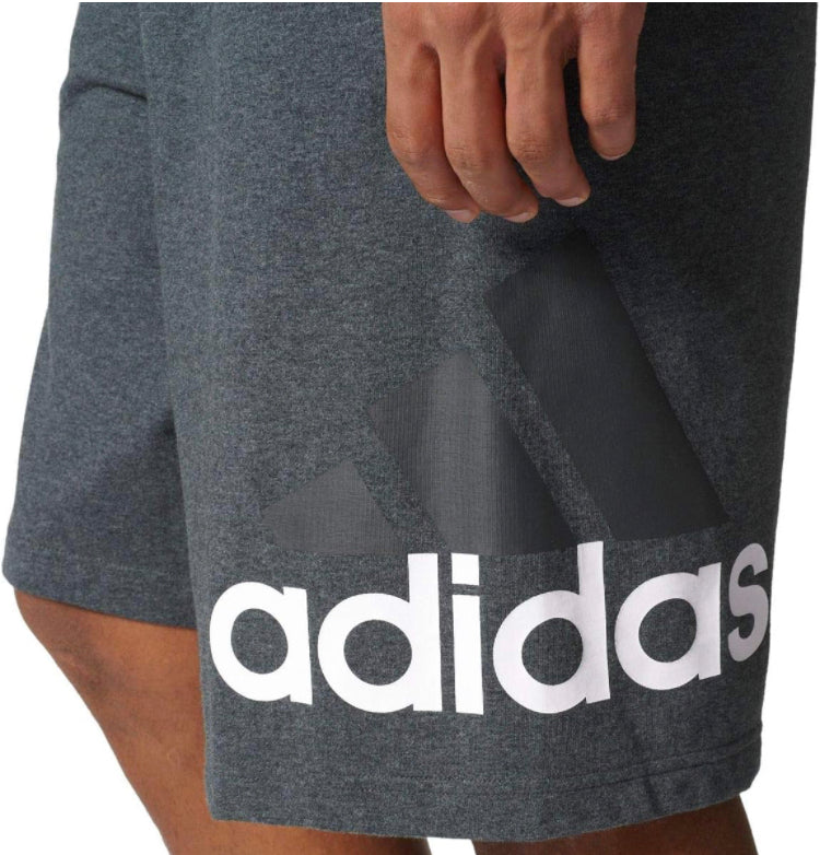 Short Lounge Adidas 🏃🏻‍♂️ color gris oscuro y logo en blanco Talla L