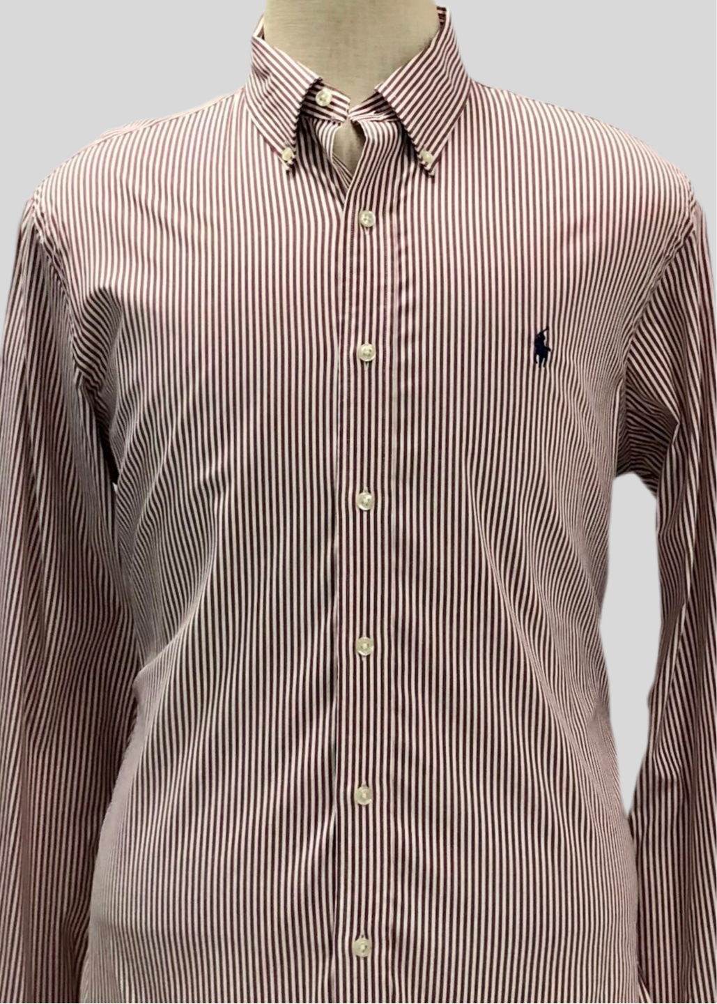 Camisa Polo Ralph Lauren 🏇🏼 Performance color blanco con patrón de rayas en rojo oscuro Talla L Entalle Slim Fit