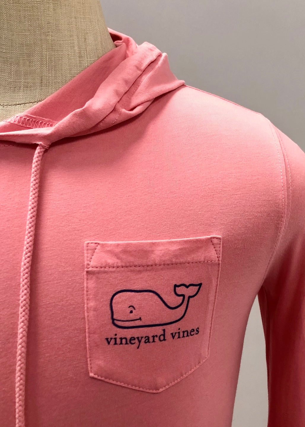 Camiseta con capucha Vineyard Vines 🐳 color rosado con Diseño de Ballena Talla XS