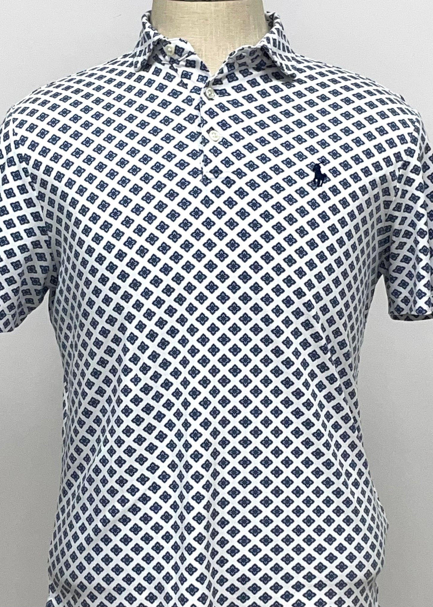 Camiseta Polo Ralph Lauren 🏇🏼 Color blanco con diseño tríptico en color azul Talla S Entalle Clásico