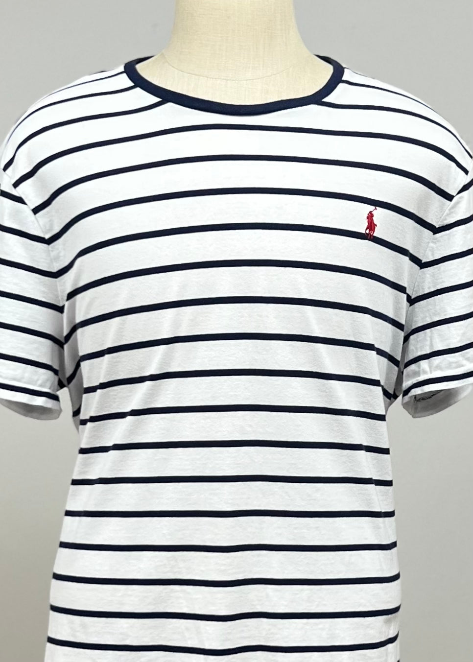 Camiseta cuello redondo Polo Ralph Lauren 🏇🏼 color blanco con patrón de rayas en color azul navy Talla XXL