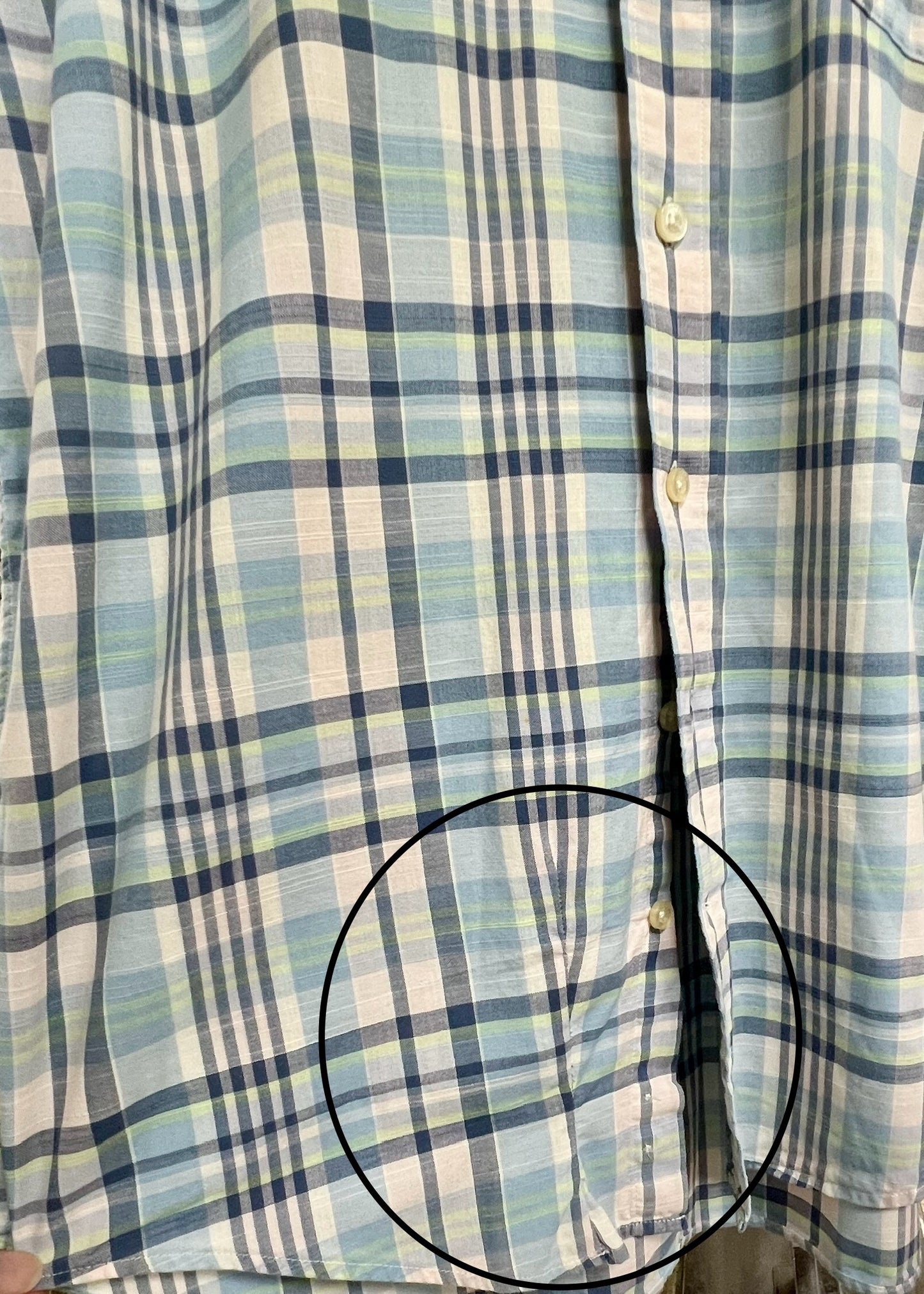 Camisa de botones Vineyard Vines 🐳 color blanco de cuadros en color azul, verde y amarillo Talla L Entalle Regular (ver descripción)