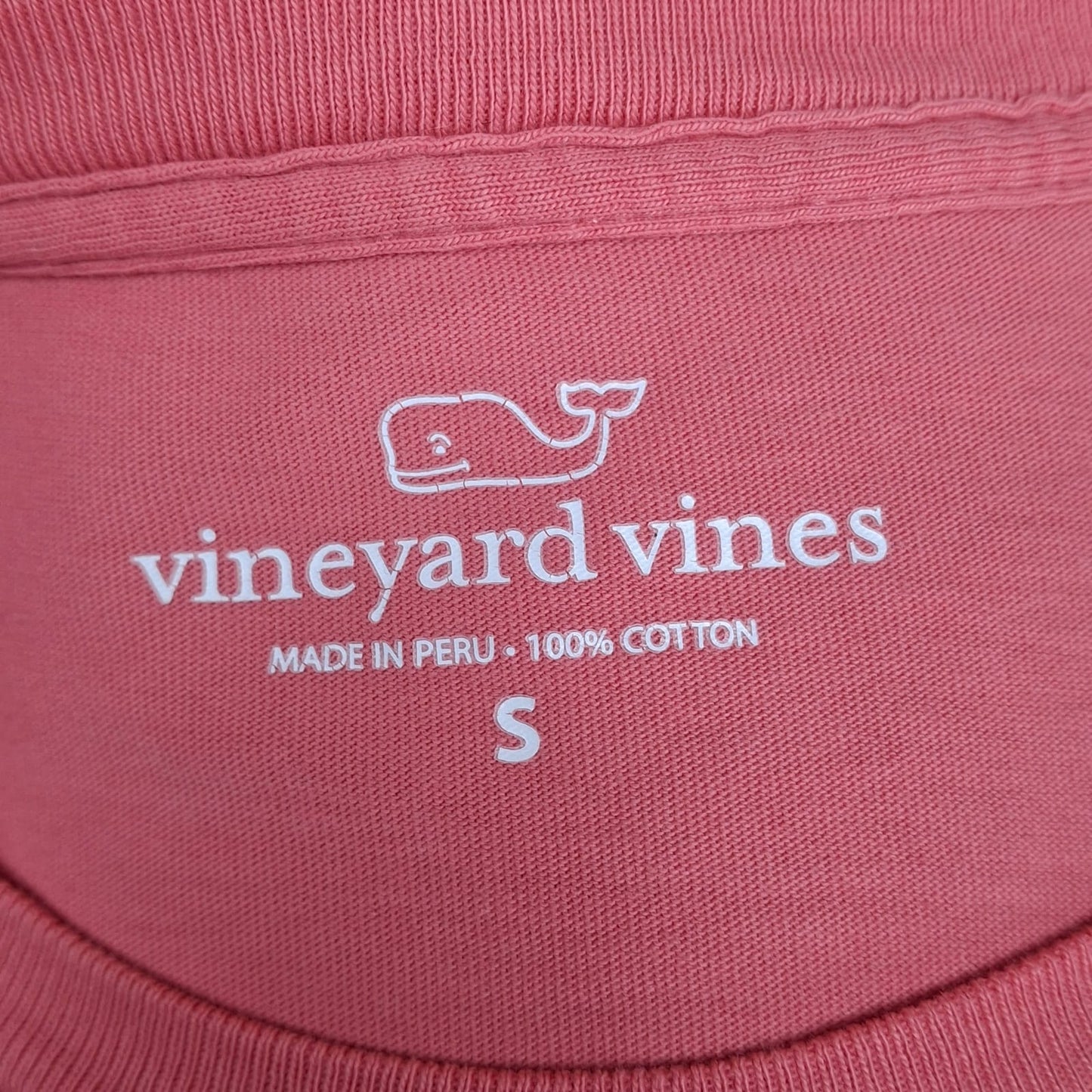 Camiseta de bolsillo Vineyard Vines 🐳 color rosado con Diseño de ballena en blanco Talla S