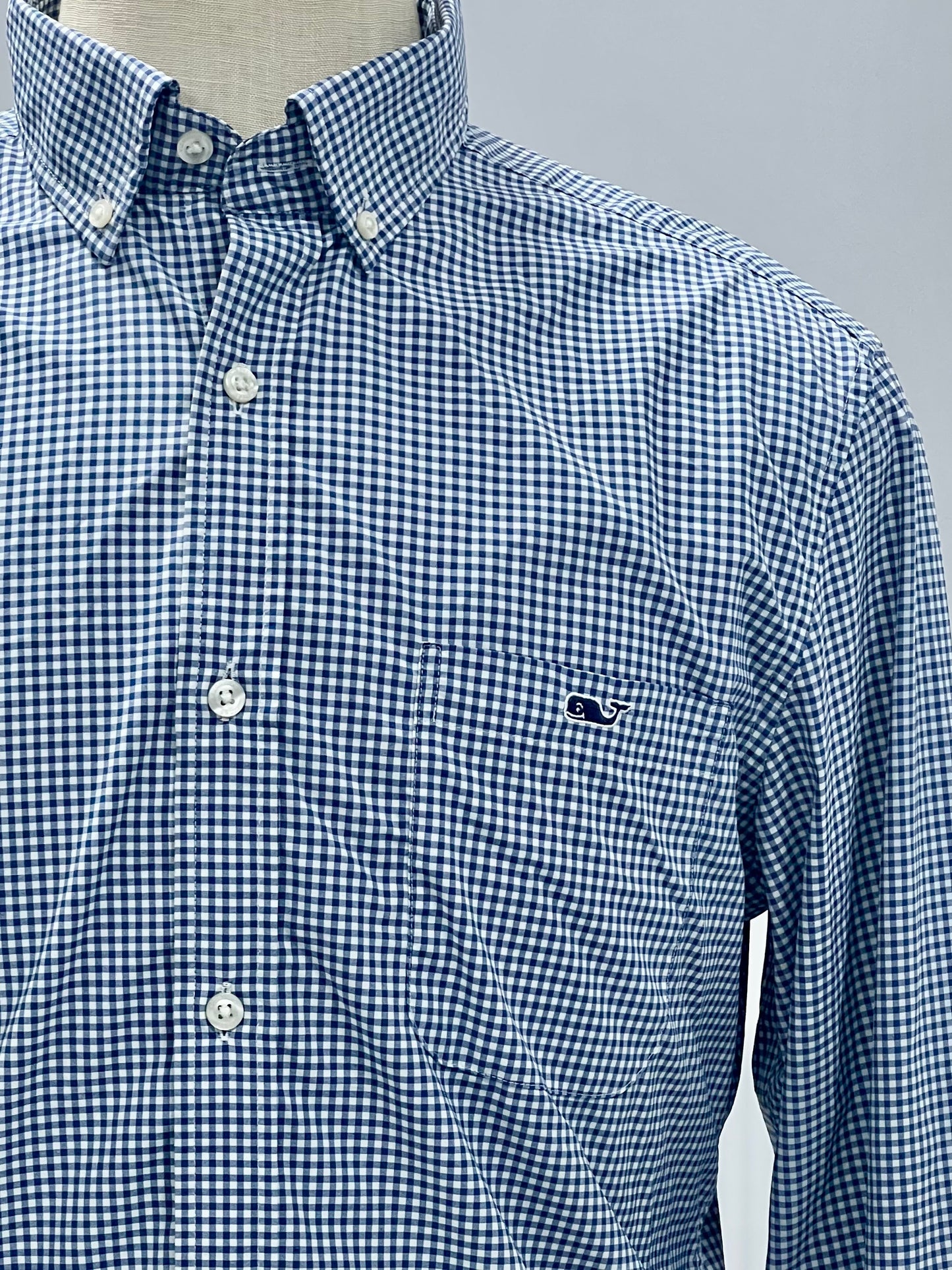 Camisa Vineyard Vines 🐳 Performance de cuadros gingham en color azul navy y blanco Talla M Entalle Clásico