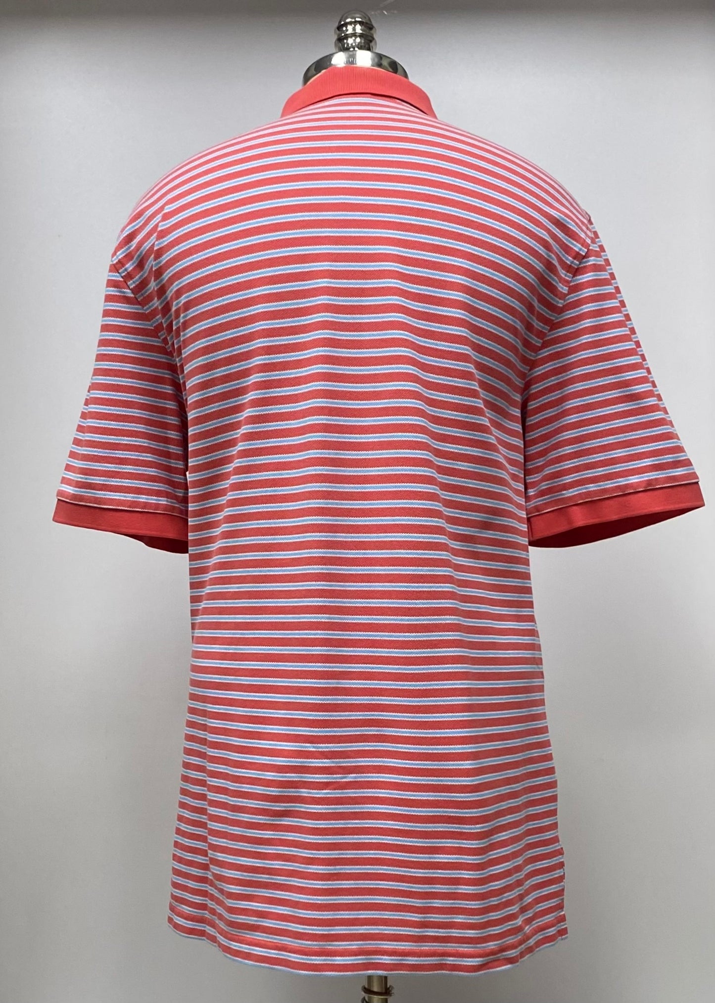 Camiseta Polo Brooks Brothers 🐑 color rosado magenta con patrón de rayas en color celeste y blanco Talla XL Entalle Regular