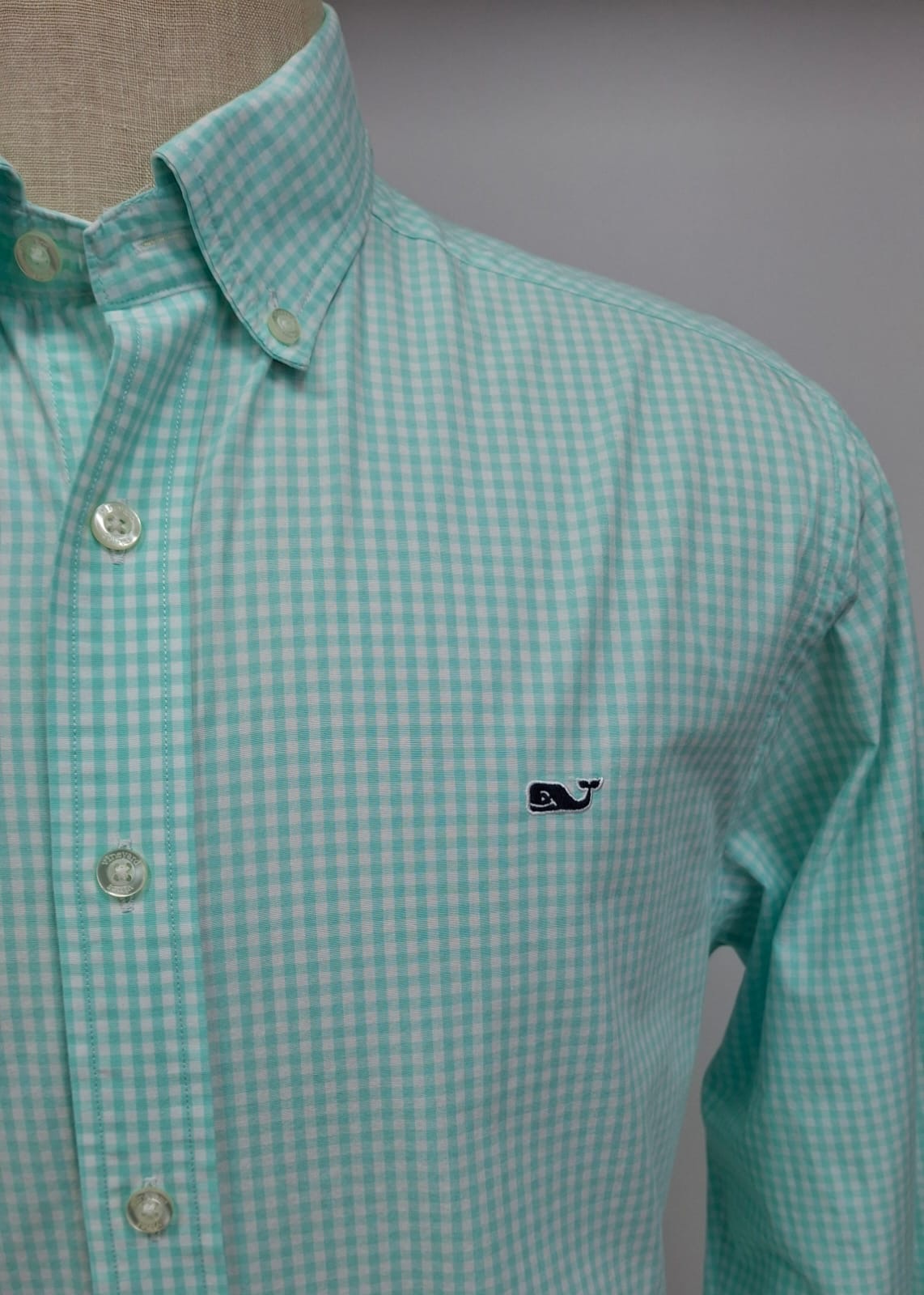 Camisa de botones Vineyard Vines 🐳 con patrón de cuadros gingham en color turquesa claro y blanco Talla M Entalle Slim Fit (ver descripción)