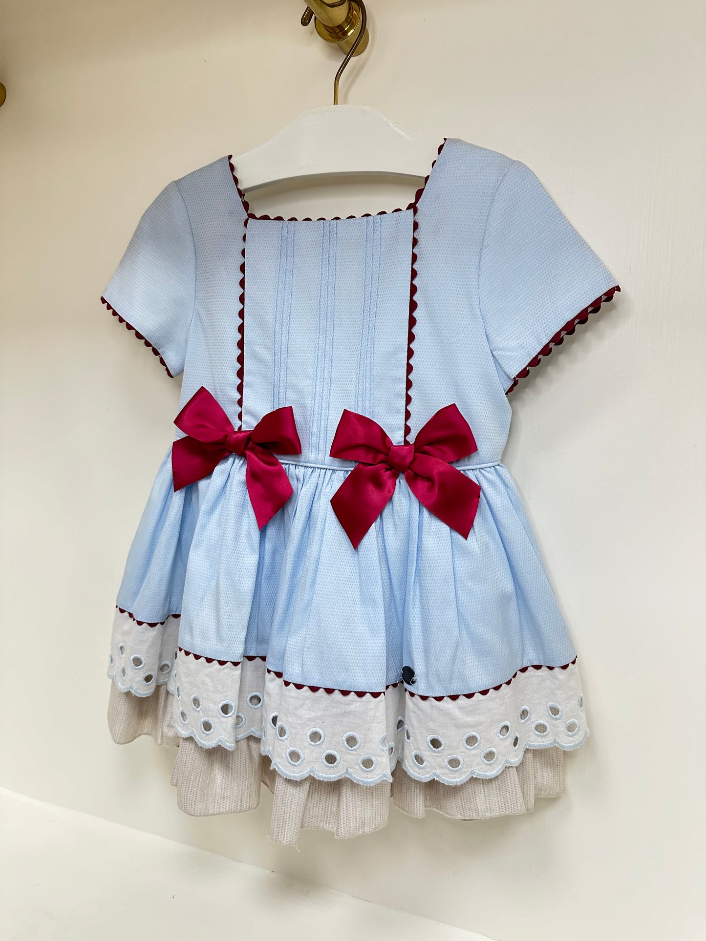 Vestido español de niña Dolce Petit🥀 Color celeste con lazos rojos y bolados crema Talla 4