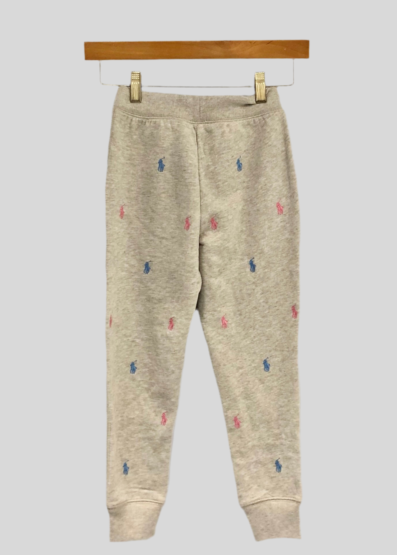 Pantalon  Jogger de niña Polo Ralph Lauren 🏇 color gris con diseño de logos Talla 7