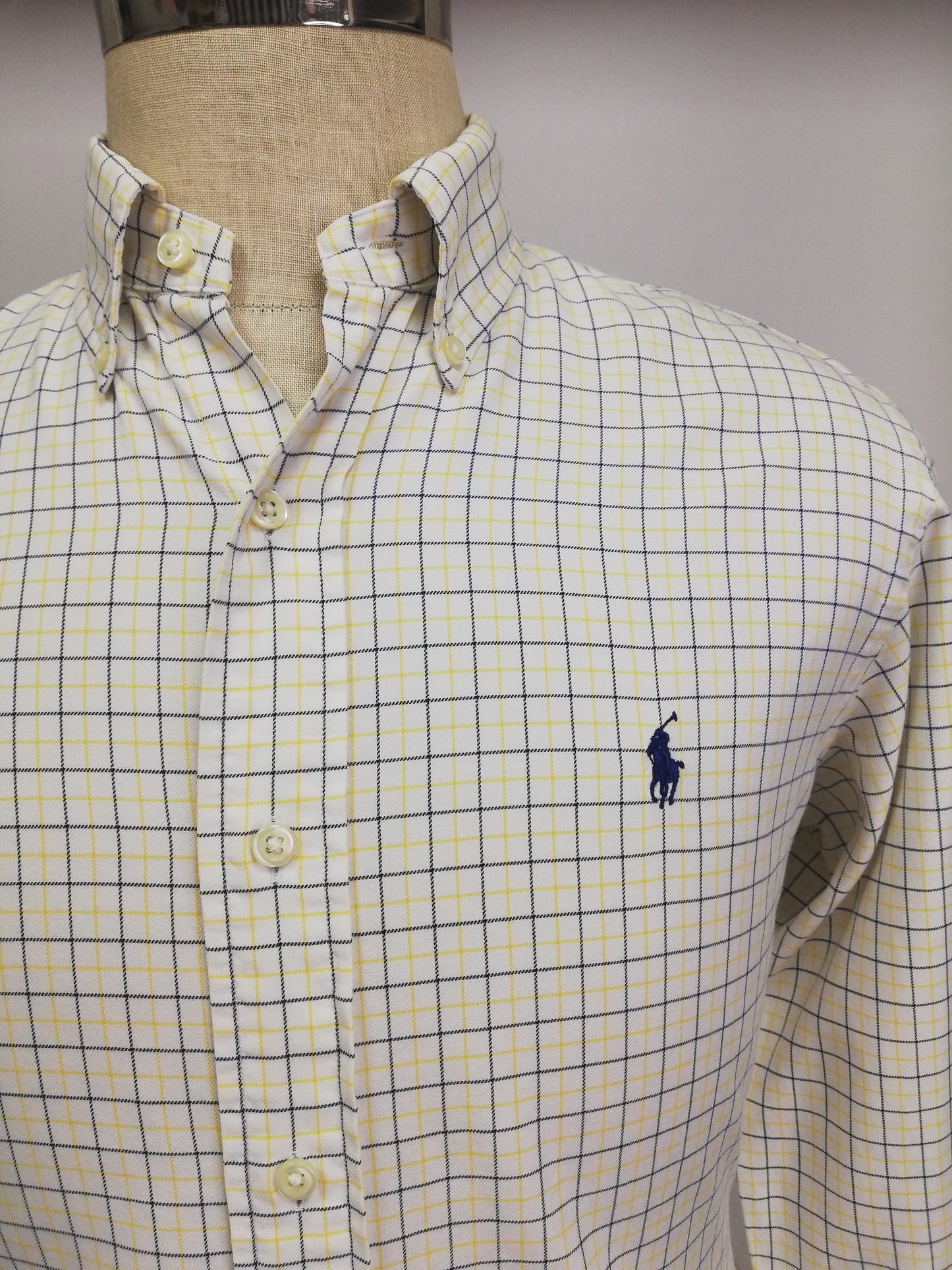 Camisa Polo Ralph Lauren 🏇🏼 color blanco con patrón de cuadros amarillo y negro Talla M Entalle Custom Fit