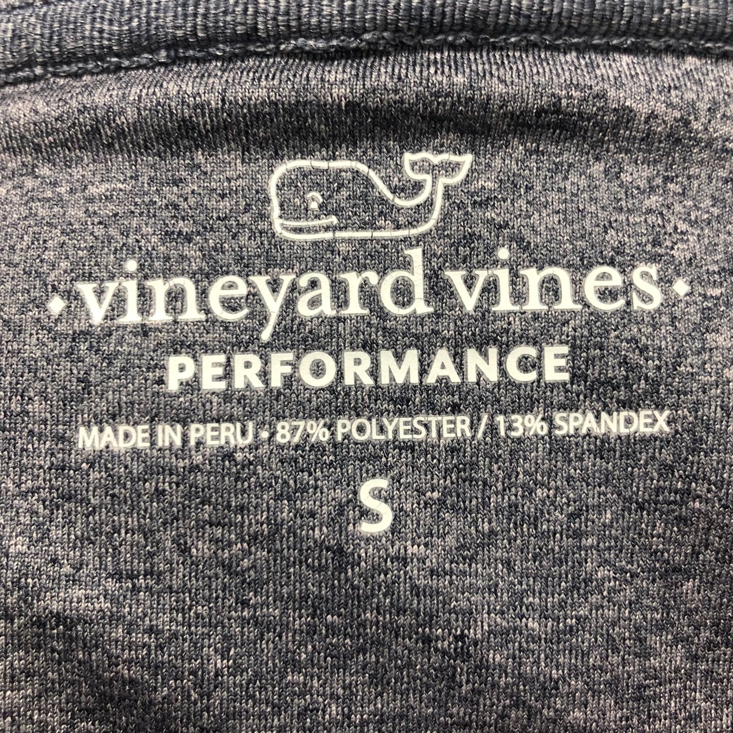 Sueter Jersey Vineyard Vines 🐳 Performance color gris con zipper rojo Talla S