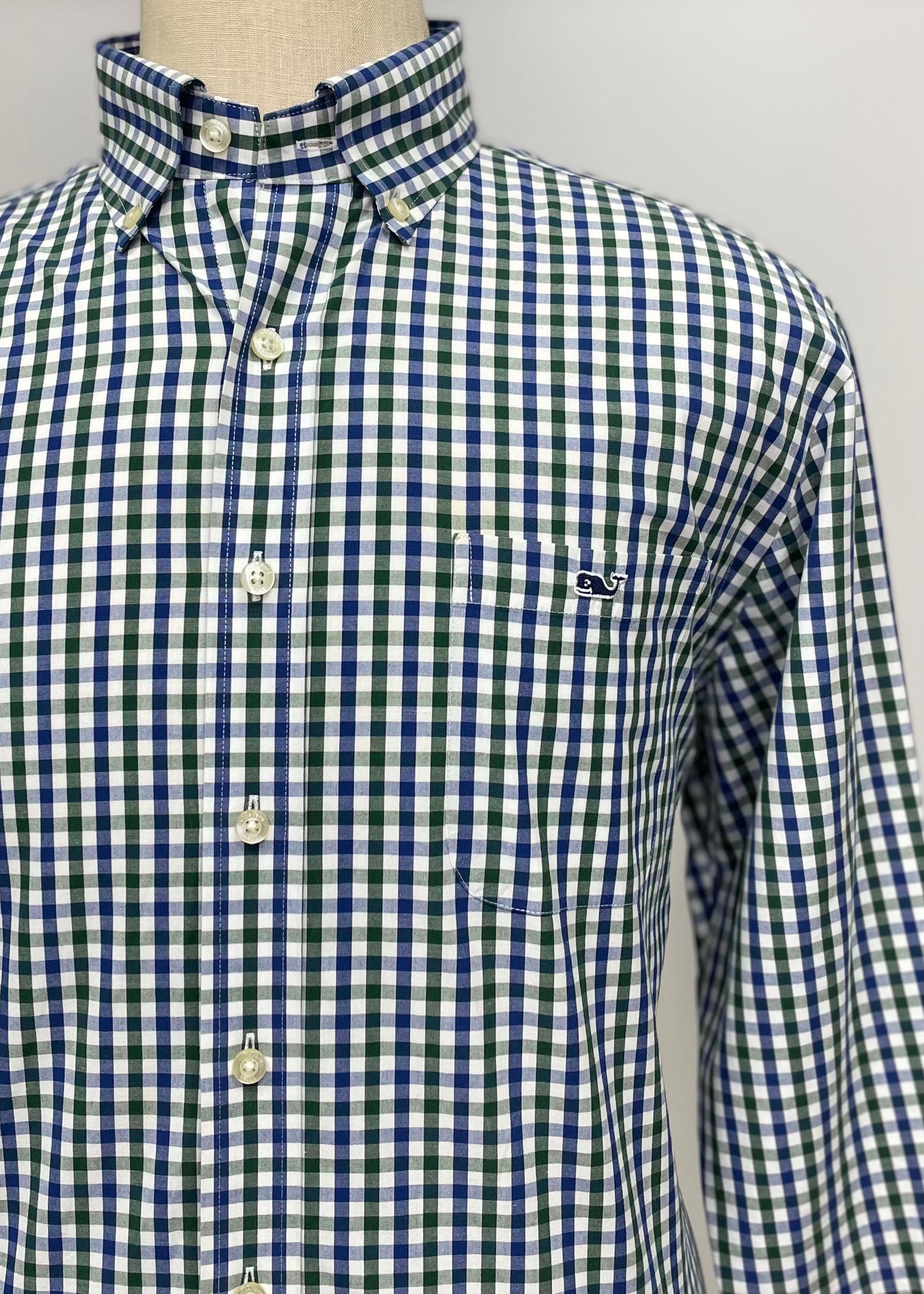 Camisa de botones Vineyard Vines 🐳 color blanco de cuadros gingham en color azul navy y verde oscuro Talla L Entalle Slim Fit