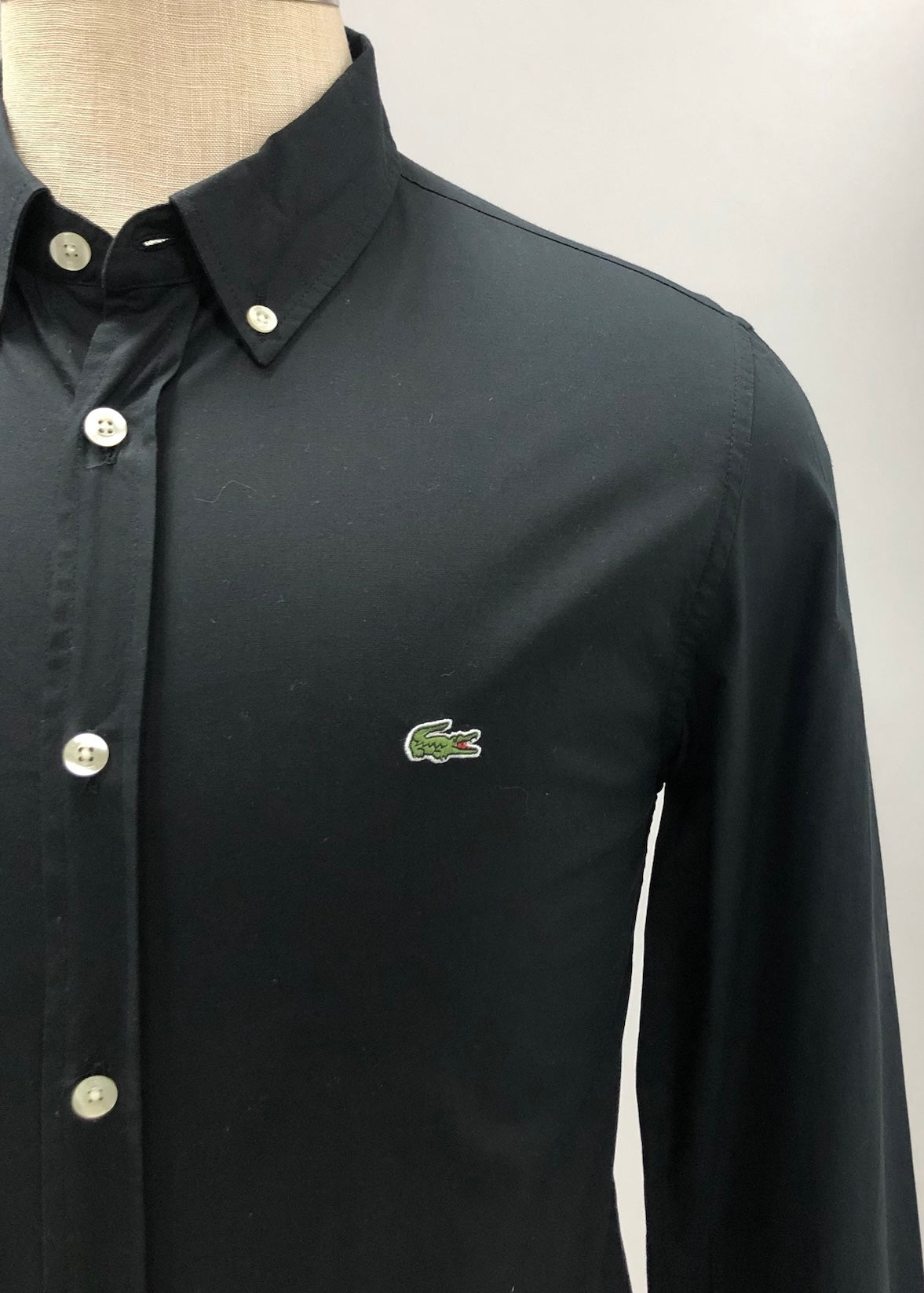 Camisa de botones Lacoste 🐊 color negro Talla S Entalle Slim Fit
