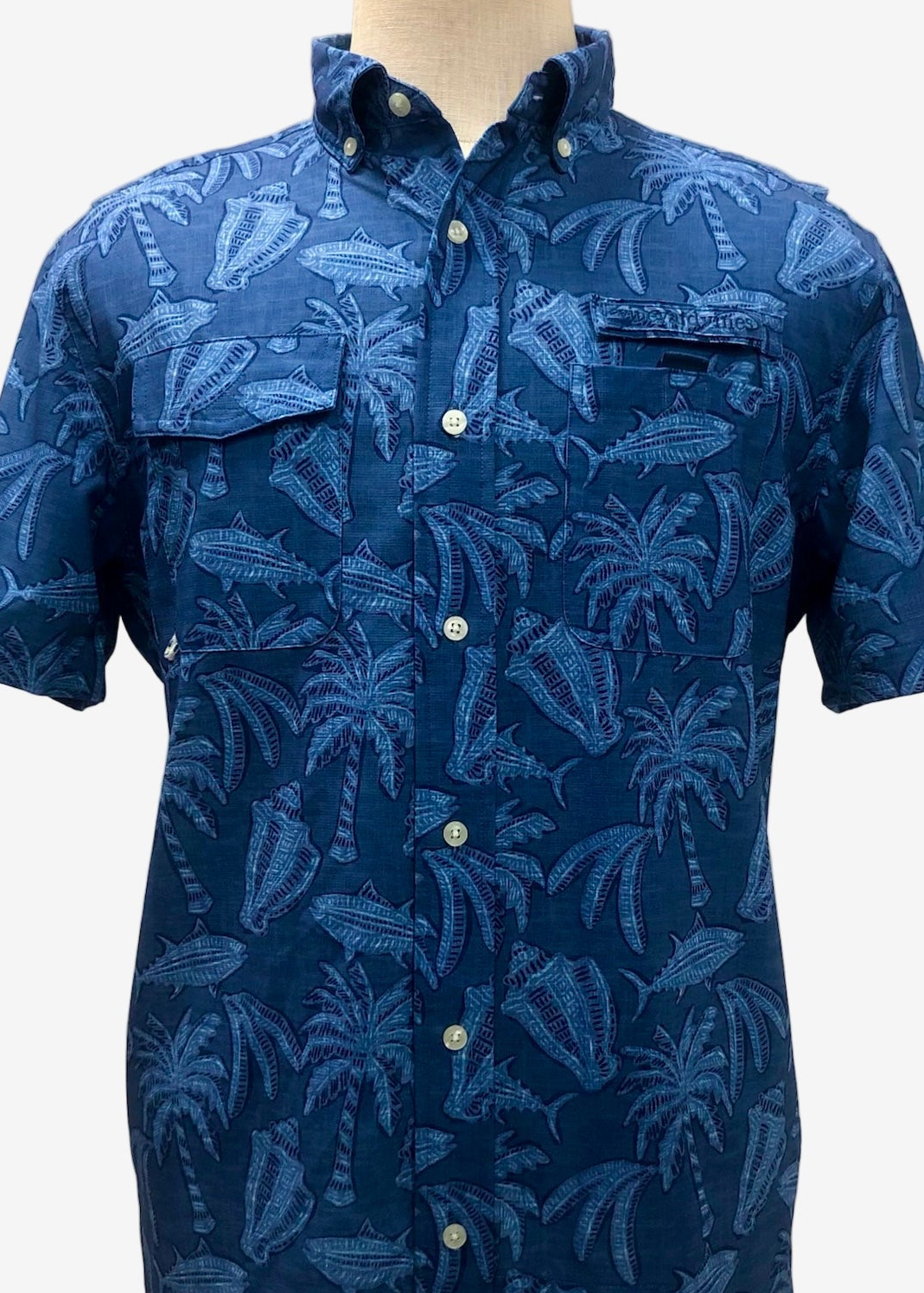 Camisa de botones Vineyard Vines 🐳 Modelo Harbor Color azul con diseño tropical Talla M Entalle regular