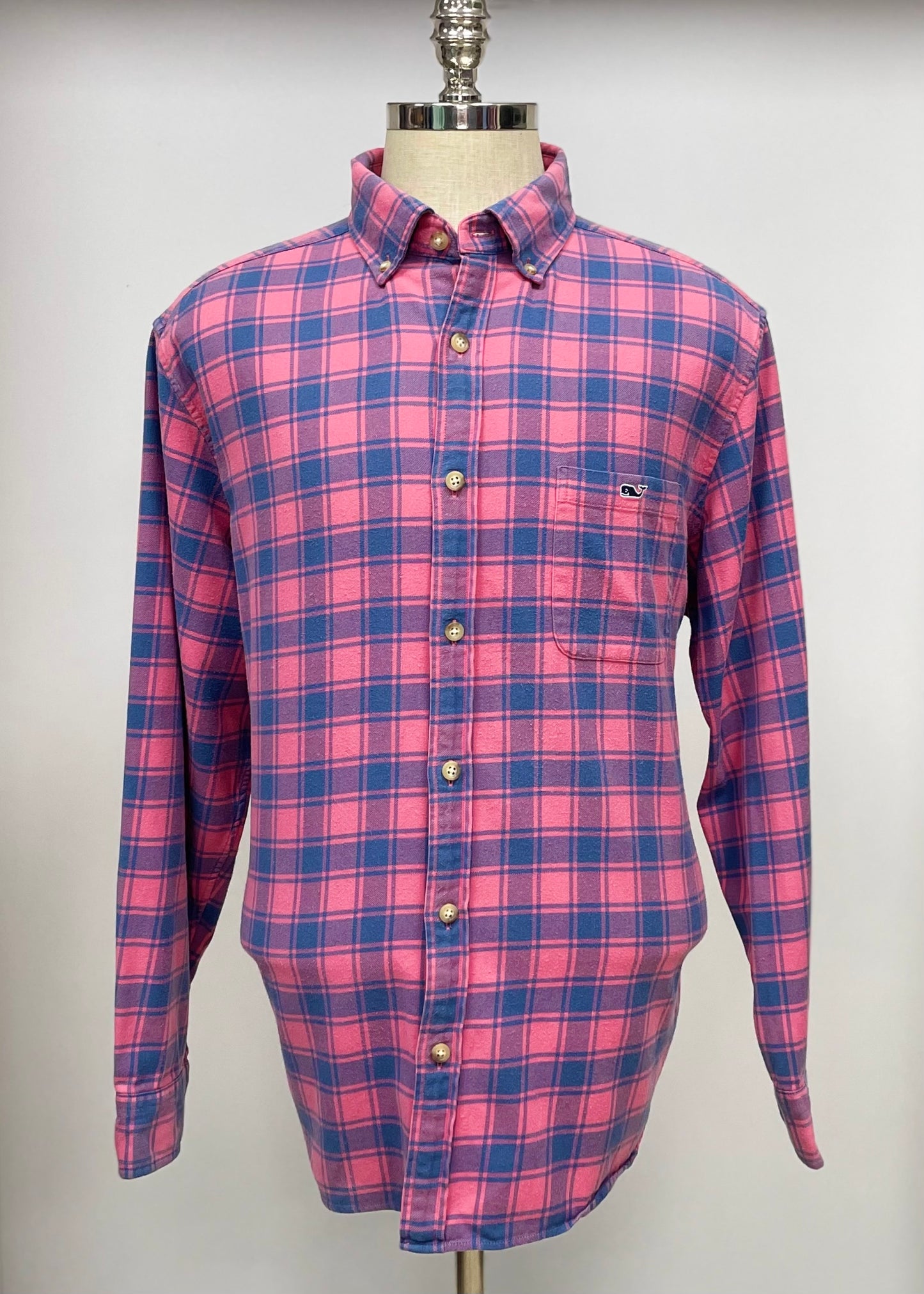 Camisa de botones Vineyard Vines 🐳 color rosado magenta de cuadros en color azul Talla XL Entalle Clásico