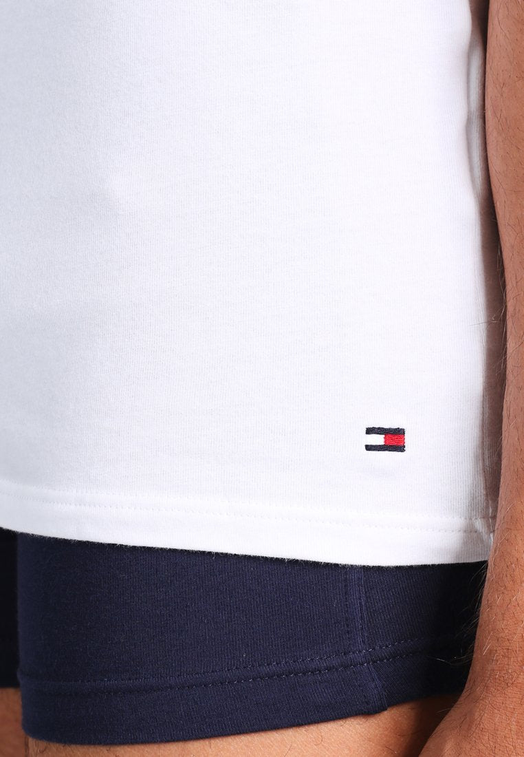 Paquete de 3 Camiseta Interior Tommy Hilfiger 🇺🇸  Cuello V Tela algodón color gris, azul navy y blanco Talla M