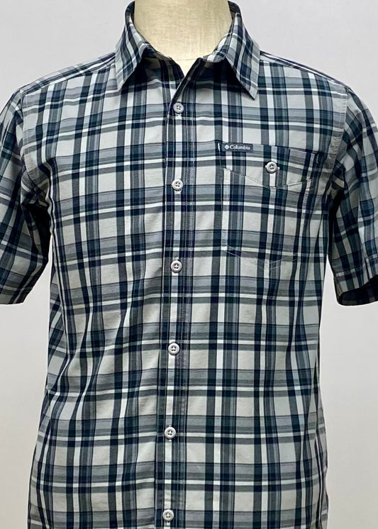 Camisa Columbia 🔹de cuadros en color negro y gris con Omni Shade Manga corta Talla S