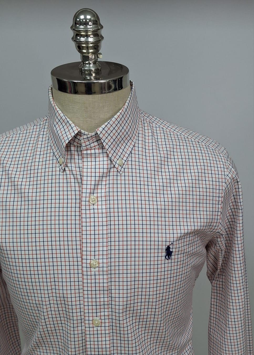 Camisa Polo Ralph Lauren 🏇🏼 Color blanco de cuadros en color azul y rojo Talla M Entalle Regular