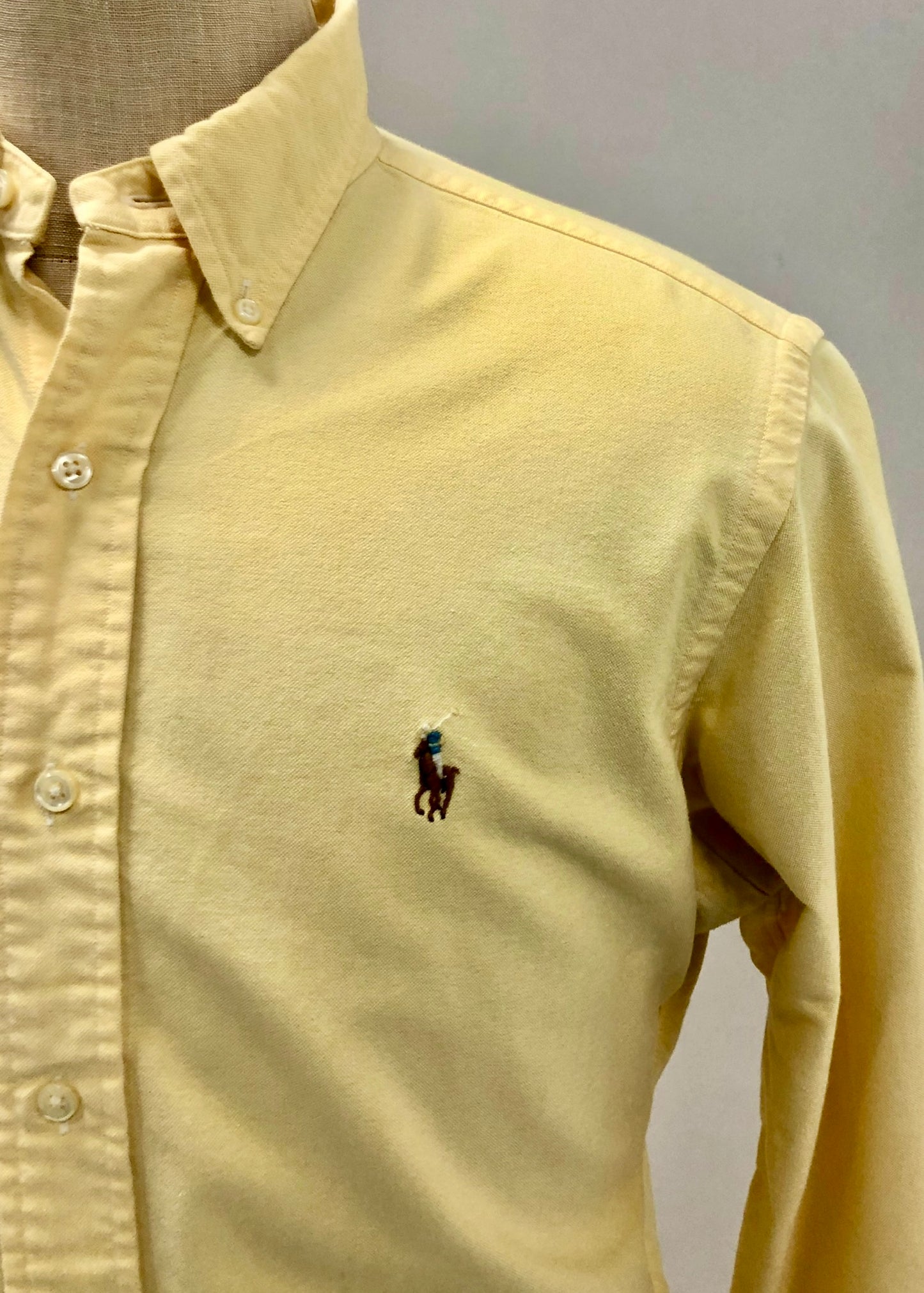 Camisa de botones Polo Ralph Lauren 🏇🏼 Oxford en color amarillo claro Talla M Entalle Clásico