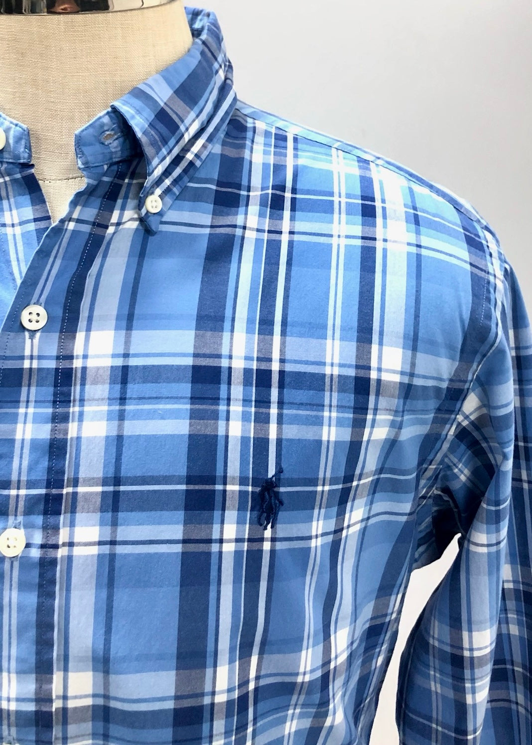 Camisa Polo Ralph Lauren 🏇🏼 con patron de cuadros celeste, azul y blanco Talla M Entalle Clásico