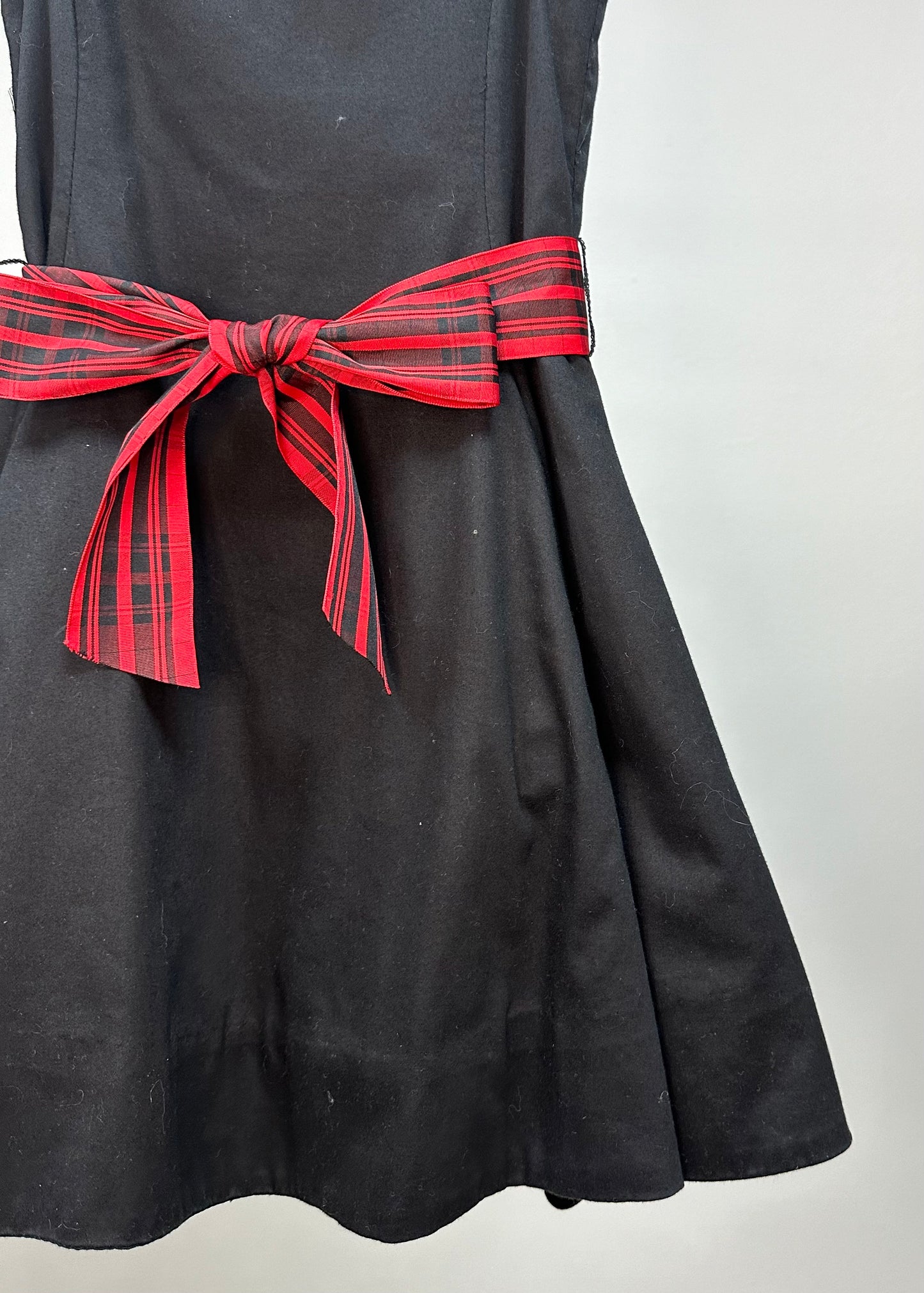 Vestido de niña Polo Ralph Lauren🏇 Color negro con lazo rojo y negro Talla 5