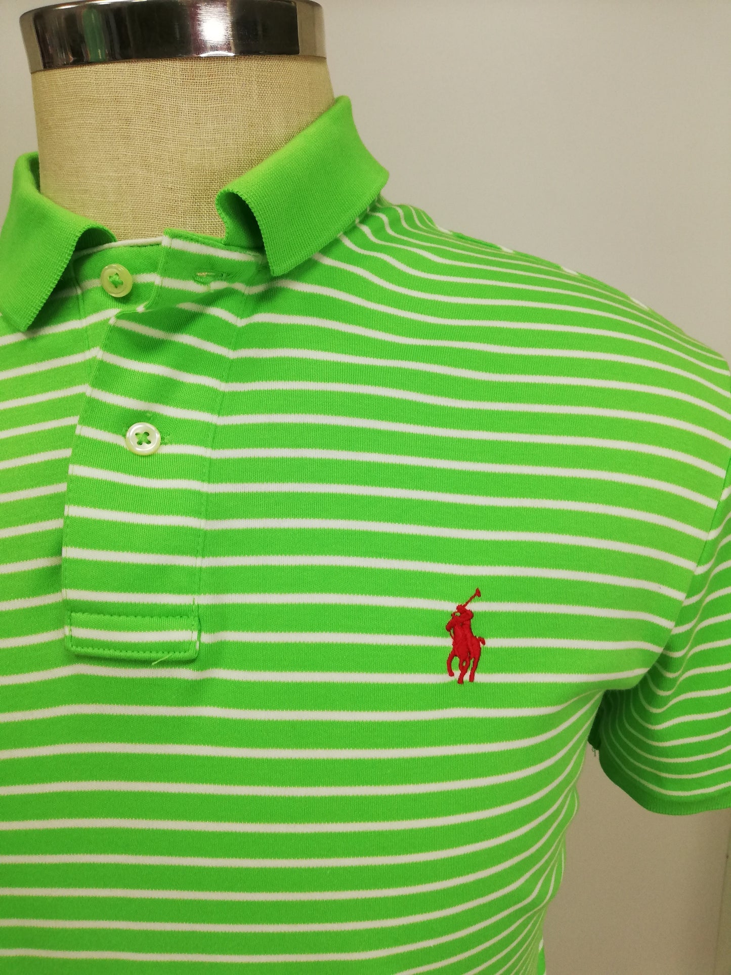 Camiseta Polo Ralph Lauren 🏇🏼 Color verde con patrón de rayas color blanco Talla L Entalle Regular (ver descripción)
